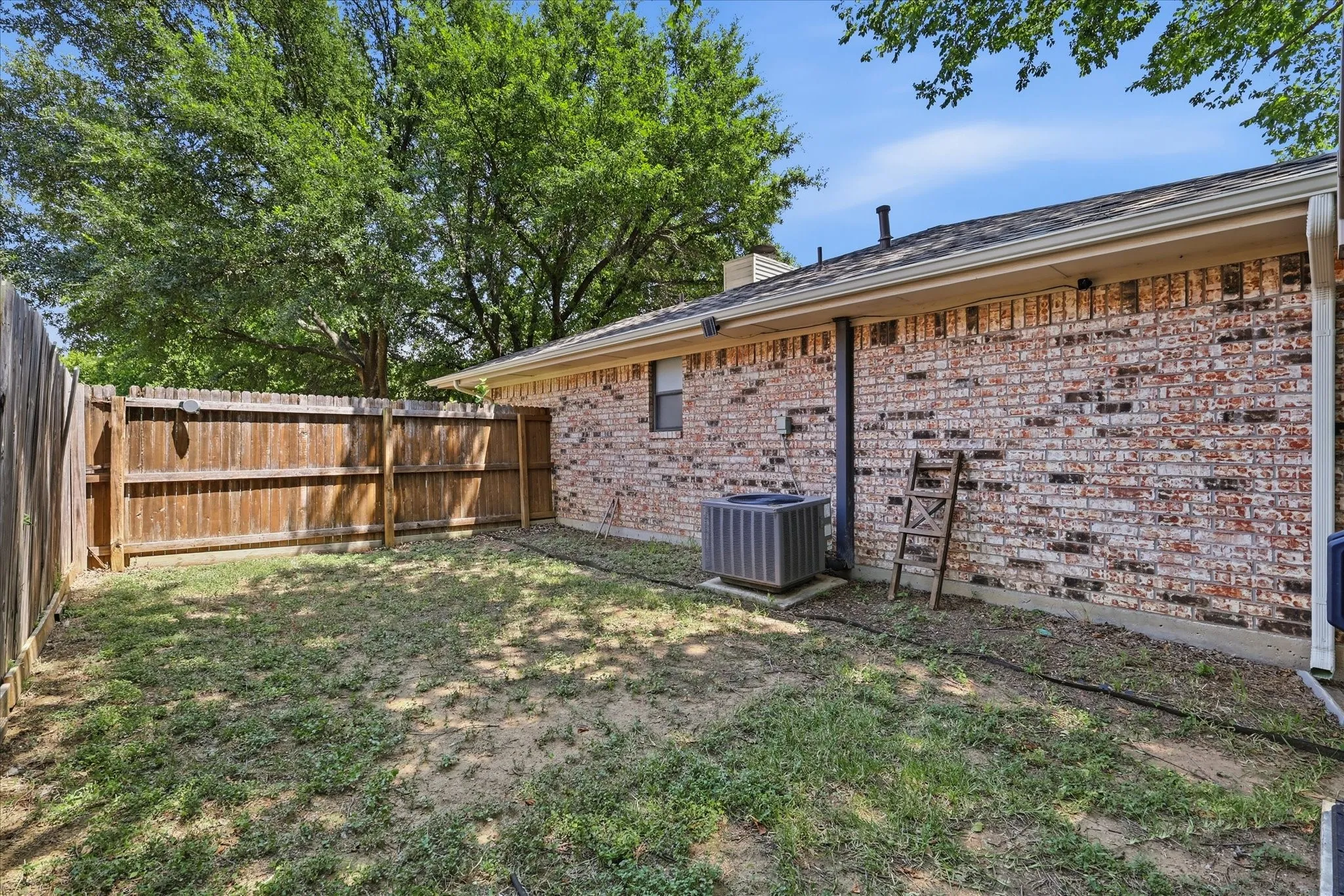 Single Family Residence For Sale in Denton County , 3213 Brooke Street, Denton, Texas 76207, 3 Bedroom, 2 Bathroom, 2 Garage spaces, 1,495 Sqft, built in 1985, mls#21340158, Real Estate Agent in Denton, Homes For Sale in Denton county, Homes For Sale in Denton, Realtor in Denton Texas, Real Estate Brokerage Independent Realty Texas, Luminita Cordes Realtor
