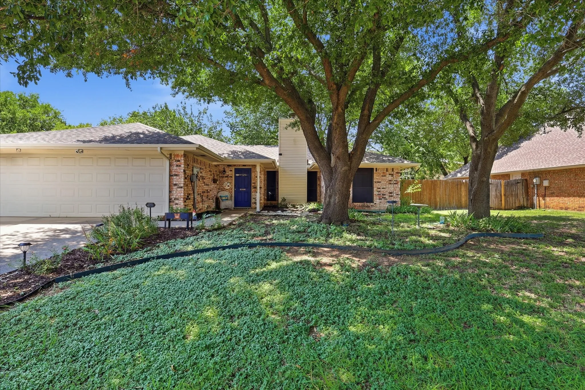 Single Family Residence For Sale in Denton County , 3213 Brooke Street, Denton, Texas 76207, 3 Bedroom, 2 Bathroom, 2 Garage spaces, 1,495 Sqft, built in 1985, mls#21340158, Real Estate Agent in Denton, Homes For Sale in Denton county, Homes For Sale in Denton, Realtor in Denton Texas, Real Estate Brokerage Independent Realty Texas, Luminita Cordes Realtor