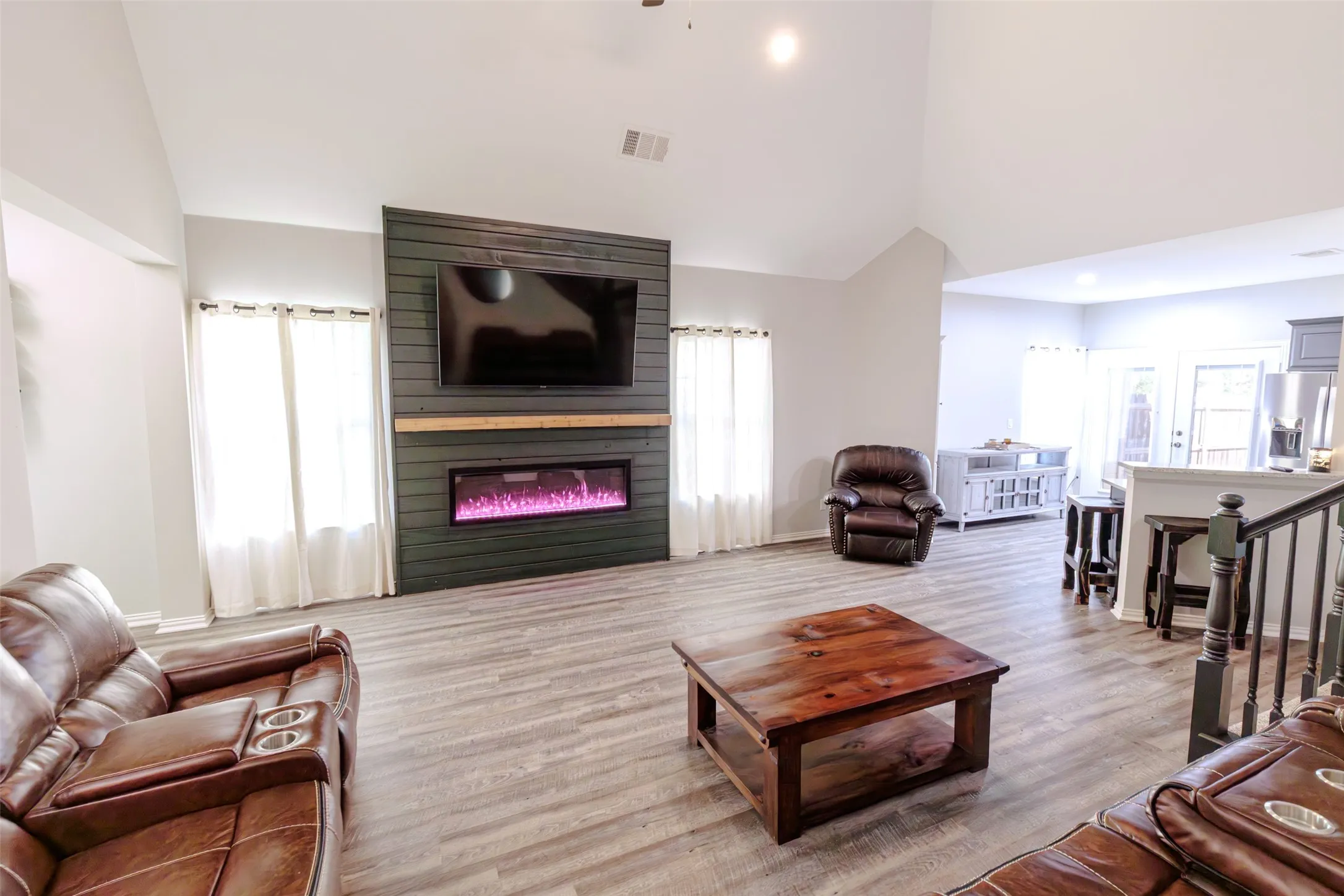 Townhouse For Sale in Wise County , 230 Greathouse Village, Decatur, Texas 76234, 2 Bedroom, 3 Bathroom, 2 Garage spaces, 1,594 Sqft, built in 2006, mls#21333234, Real Estate Agent in Decatur, Homes For Sale in Wise county, Homes For Sale in Decatur, Realtor in Decatur Texas, Real Estate Brokerage Independent Realty Texas, Luminita Cordes Realtor