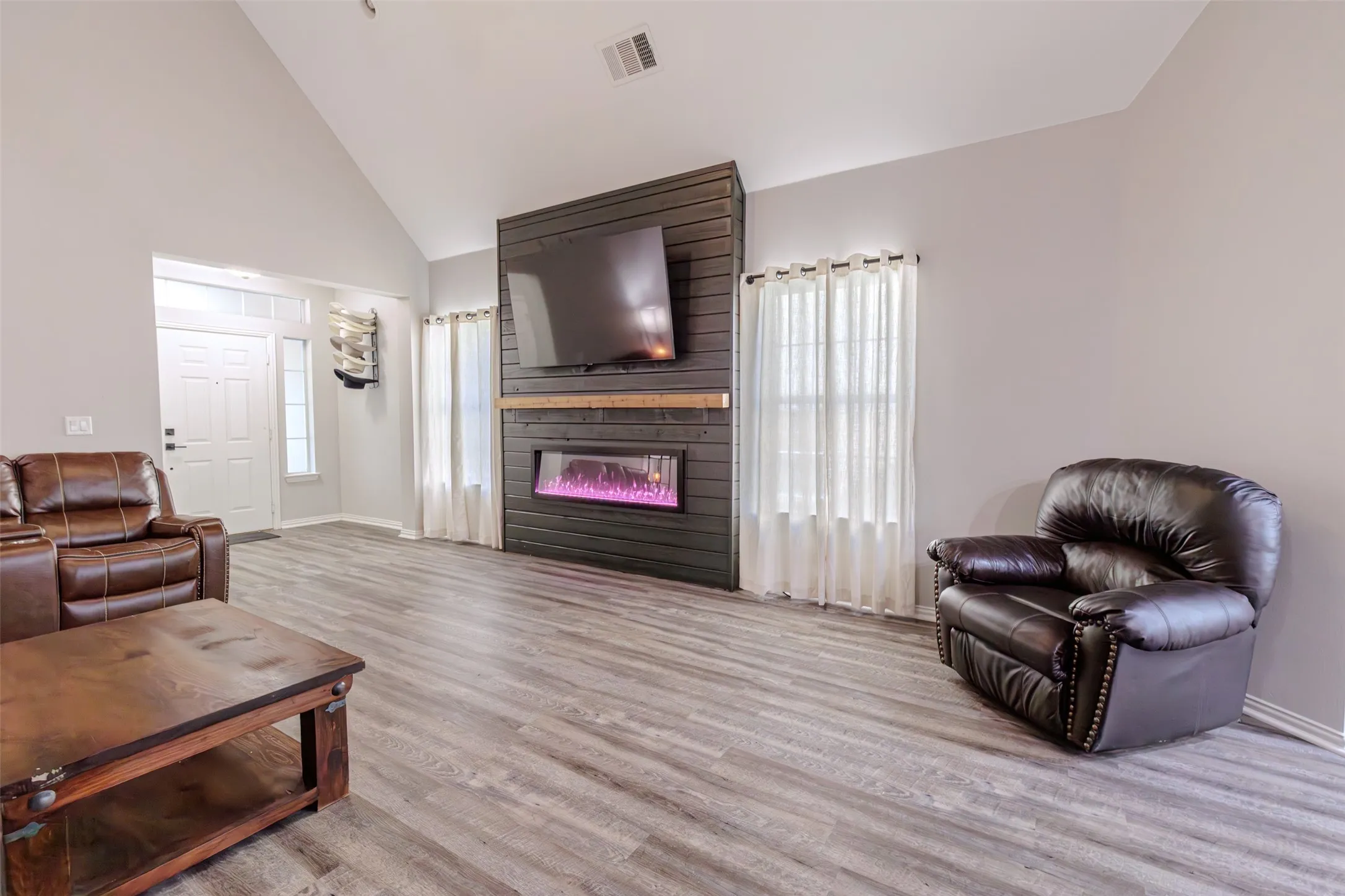 Townhouse For Sale in Wise County , 230 Greathouse Village, Decatur, Texas 76234, 2 Bedroom, 3 Bathroom, 2 Garage spaces, 1,594 Sqft, built in 2006, mls#21333234, Real Estate Agent in Decatur, Homes For Sale in Wise county, Homes For Sale in Decatur, Realtor in Decatur Texas, Real Estate Brokerage Independent Realty Texas, Luminita Cordes Realtor