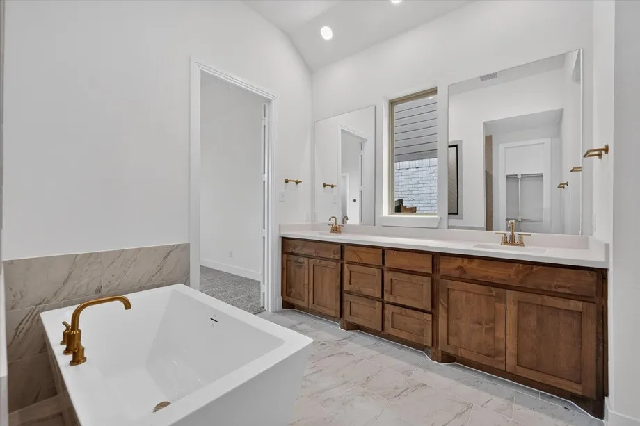 Single Family Residence For Sale in Grayson County , 516 Stallion Lane, Van Alstyne, Texas 75495, 4 Bedroom, 4 Bathroom, 3 Garage spaces, 2,822 Sqft, built in 2026, mls#21340066, Real Estate Agent in Van Alstyne, Homes For Sale in Grayson county, Homes For Sale in Van Alstyne, Realtor in Van Alstyne Texas, Real Estate Brokerage Independent Realty Texas, Luminita Cordes Realtor