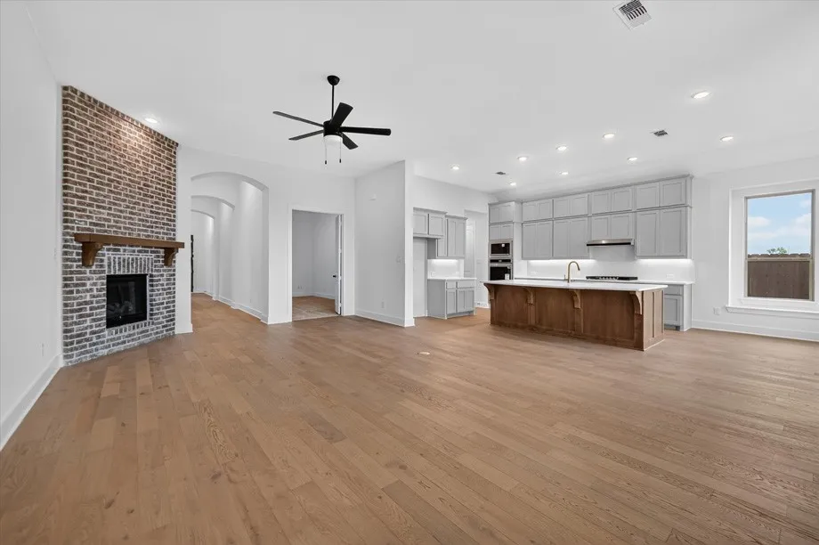 Single Family Residence For Sale in Grayson County , 516 Stallion Lane, Van Alstyne, Texas 75495, 4 Bedroom, 4 Bathroom, 3 Garage spaces, 2,822 Sqft, built in 2026, mls#21340066, Real Estate Agent in Van Alstyne, Homes For Sale in Grayson county, Homes For Sale in Van Alstyne, Realtor in Van Alstyne Texas, Real Estate Brokerage Independent Realty Texas, Luminita Cordes Realtor