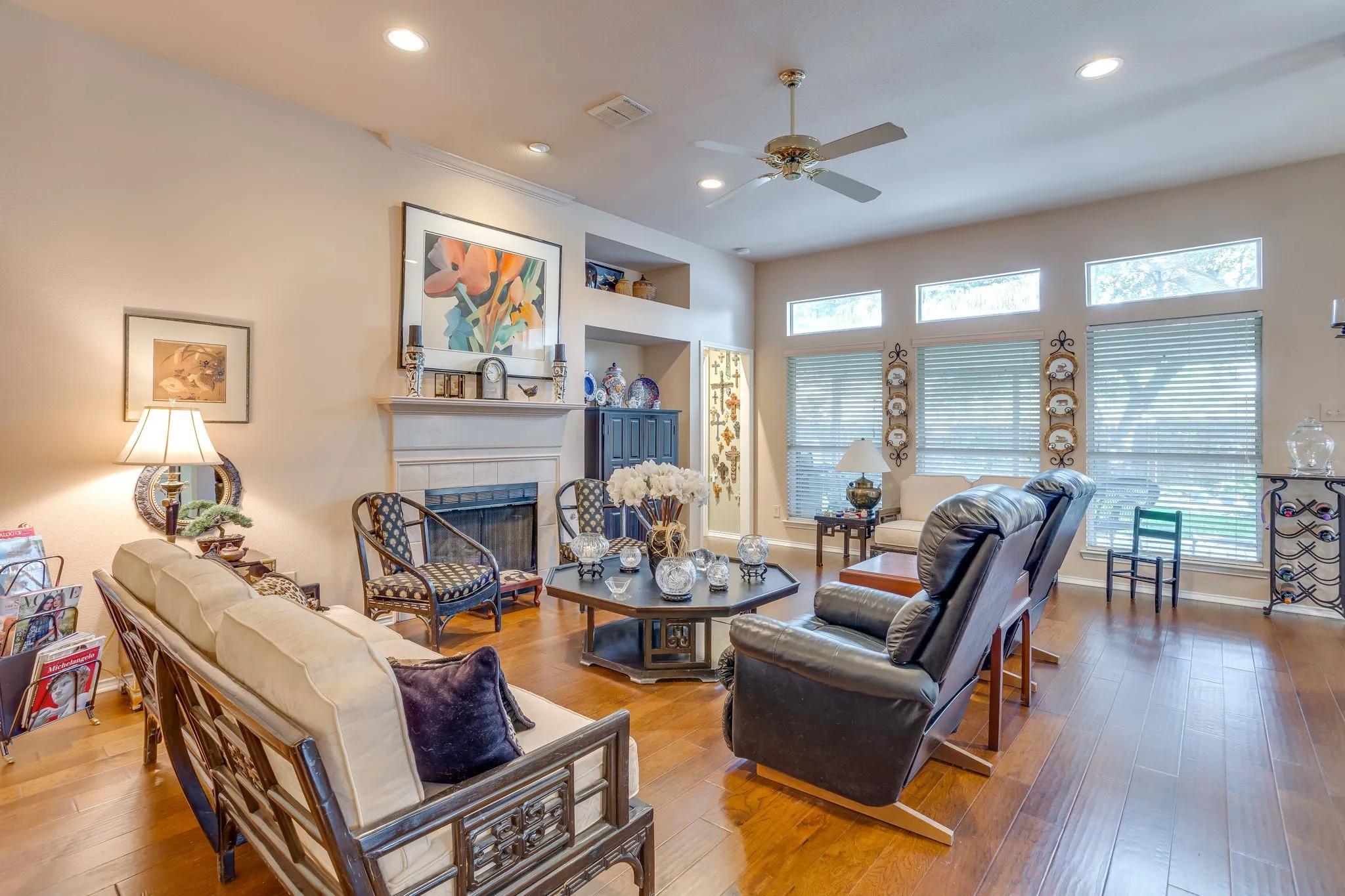 Single Family Residence For Sale in Tarrant County , 6904 Spring Valley Way, Fort Worth, Texas 76132, 3 Bedroom, 2 Bathroom, 2 Garage spaces, 1,787 Sqft, built in 1998, mls#21339358, Real Estate Agent in Fort Worth, Homes For Sale in Tarrant county, Homes For Sale in Fort Worth, Realtor in Fort Worth Texas, Real Estate Brokerage Independent Realty Texas, Luminita Cordes Realtor