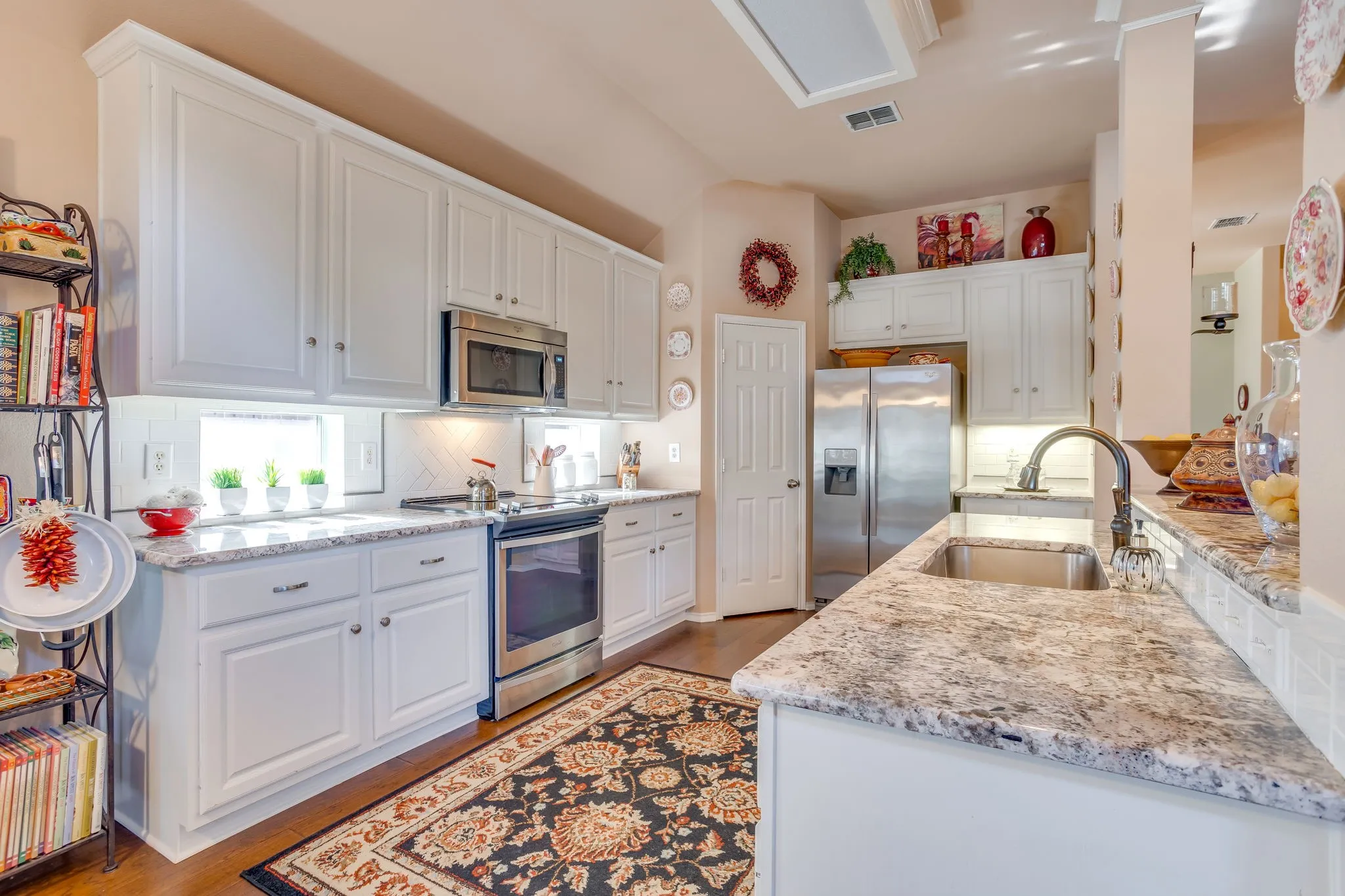 Single Family Residence For Sale in Tarrant County , 6904 Spring Valley Way, Fort Worth, Texas 76132, 3 Bedroom, 2 Bathroom, 2 Garage spaces, 1,787 Sqft, built in 1998, mls#21339358, Real Estate Agent in Fort Worth, Homes For Sale in Tarrant county, Homes For Sale in Fort Worth, Realtor in Fort Worth Texas, Real Estate Brokerage Independent Realty Texas, Luminita Cordes Realtor