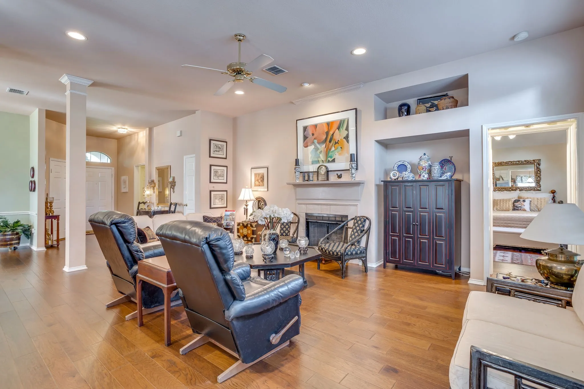 Single Family Residence For Sale in Tarrant County , 6904 Spring Valley Way, Fort Worth, Texas 76132, 3 Bedroom, 2 Bathroom, 2 Garage spaces, 1,787 Sqft, built in 1998, mls#21339358, Real Estate Agent in Fort Worth, Homes For Sale in Tarrant county, Homes For Sale in Fort Worth, Realtor in Fort Worth Texas, Real Estate Brokerage Independent Realty Texas, Luminita Cordes Realtor