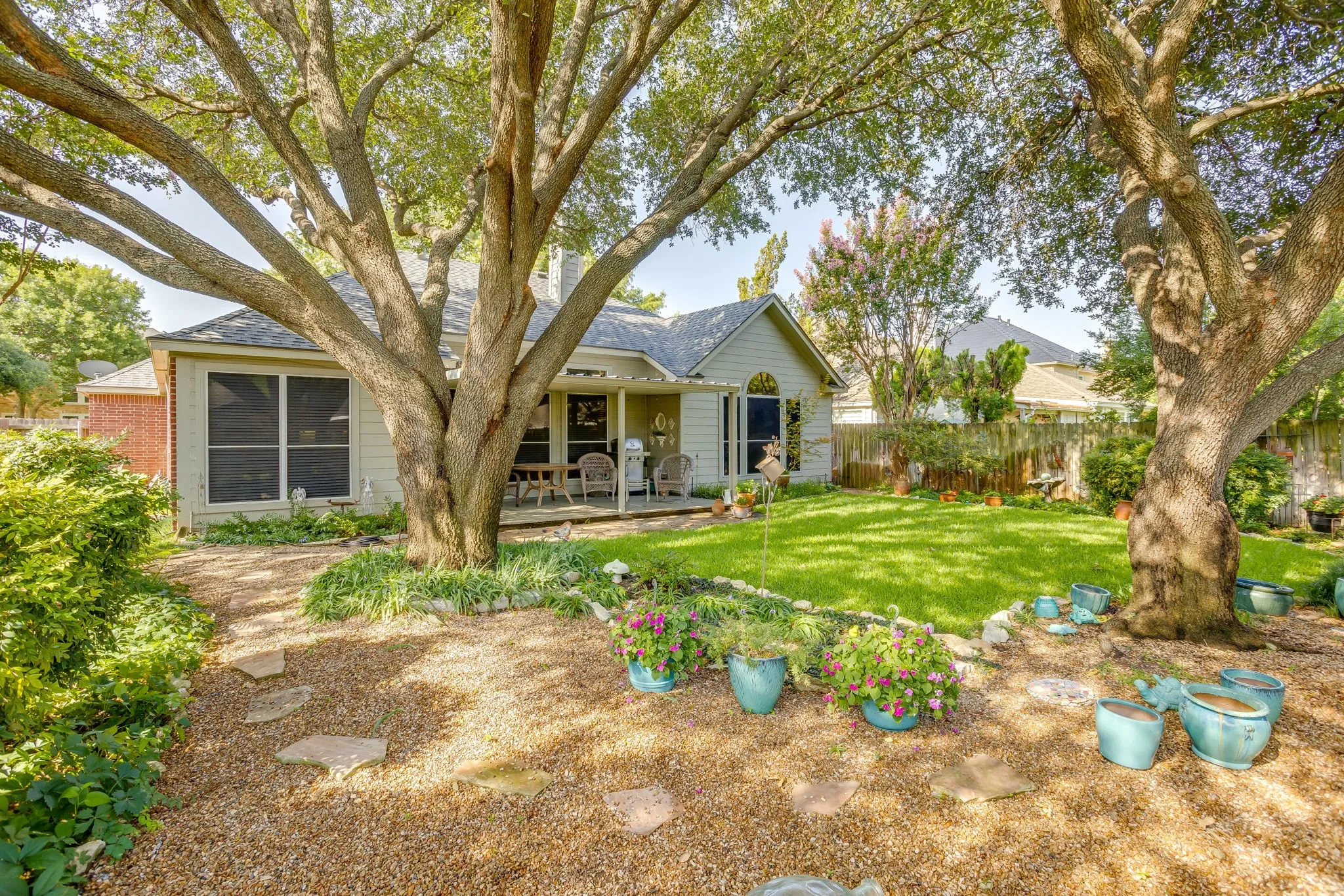 Single Family Residence For Sale in Tarrant County , 6904 Spring Valley Way, Fort Worth, Texas 76132, 3 Bedroom, 2 Bathroom, 2 Garage spaces, 1,787 Sqft, built in 1998, mls#21339358, Real Estate Agent in Fort Worth, Homes For Sale in Tarrant county, Homes For Sale in Fort Worth, Realtor in Fort Worth Texas, Real Estate Brokerage Independent Realty Texas, Luminita Cordes Realtor
