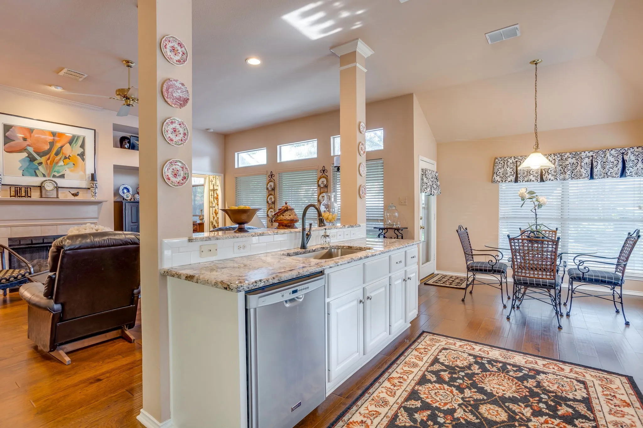 Single Family Residence For Sale in Tarrant County , 6904 Spring Valley Way, Fort Worth, Texas 76132, 3 Bedroom, 2 Bathroom, 2 Garage spaces, 1,787 Sqft, built in 1998, mls#21339358, Real Estate Agent in Fort Worth, Homes For Sale in Tarrant county, Homes For Sale in Fort Worth, Realtor in Fort Worth Texas, Real Estate Brokerage Independent Realty Texas, Luminita Cordes Realtor
