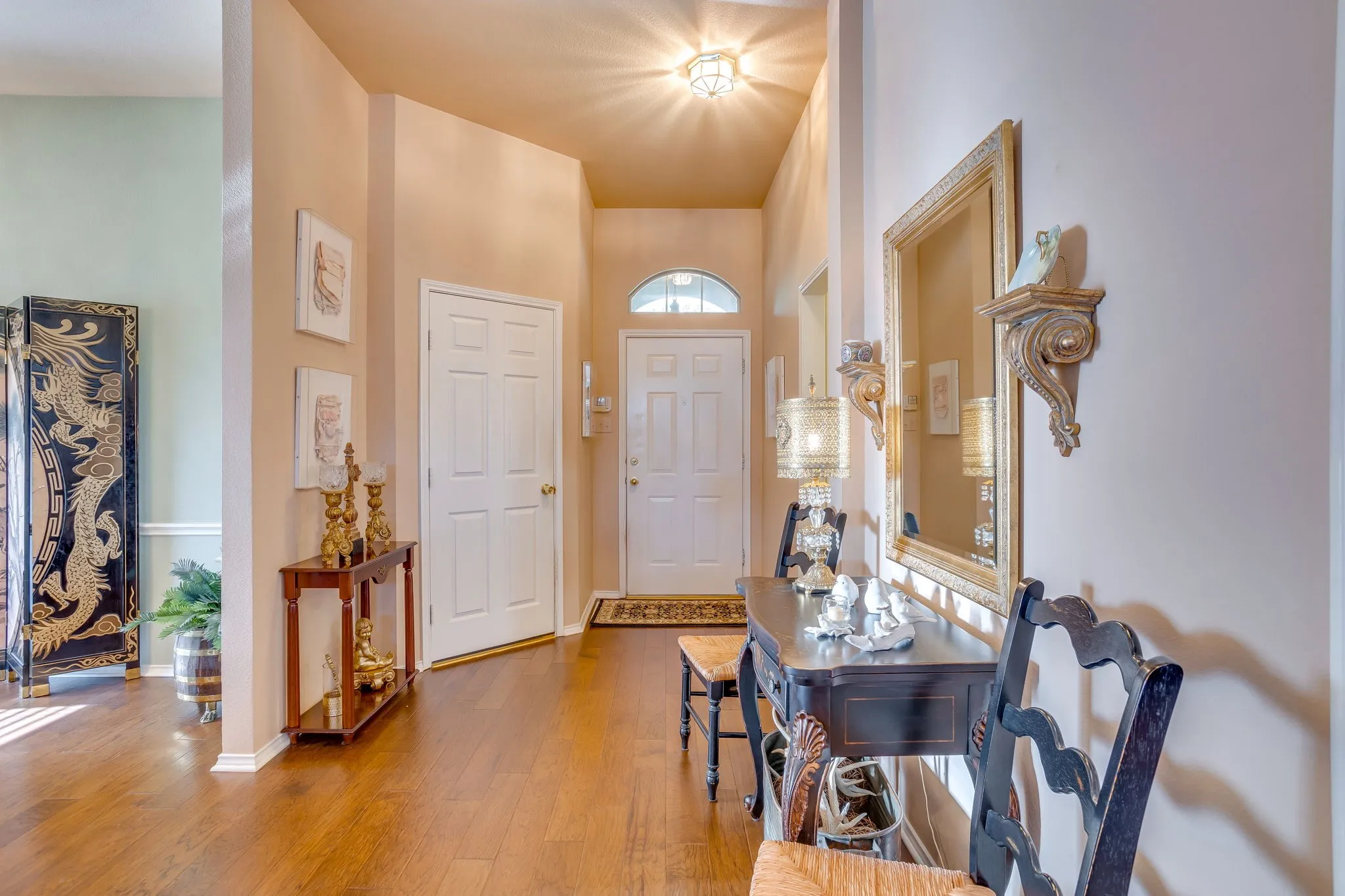 Single Family Residence For Sale in Tarrant County , 6904 Spring Valley Way, Fort Worth, Texas 76132, 3 Bedroom, 2 Bathroom, 2 Garage spaces, 1,787 Sqft, built in 1998, mls#21339358, Real Estate Agent in Fort Worth, Homes For Sale in Tarrant county, Homes For Sale in Fort Worth, Realtor in Fort Worth Texas, Real Estate Brokerage Independent Realty Texas, Luminita Cordes Realtor