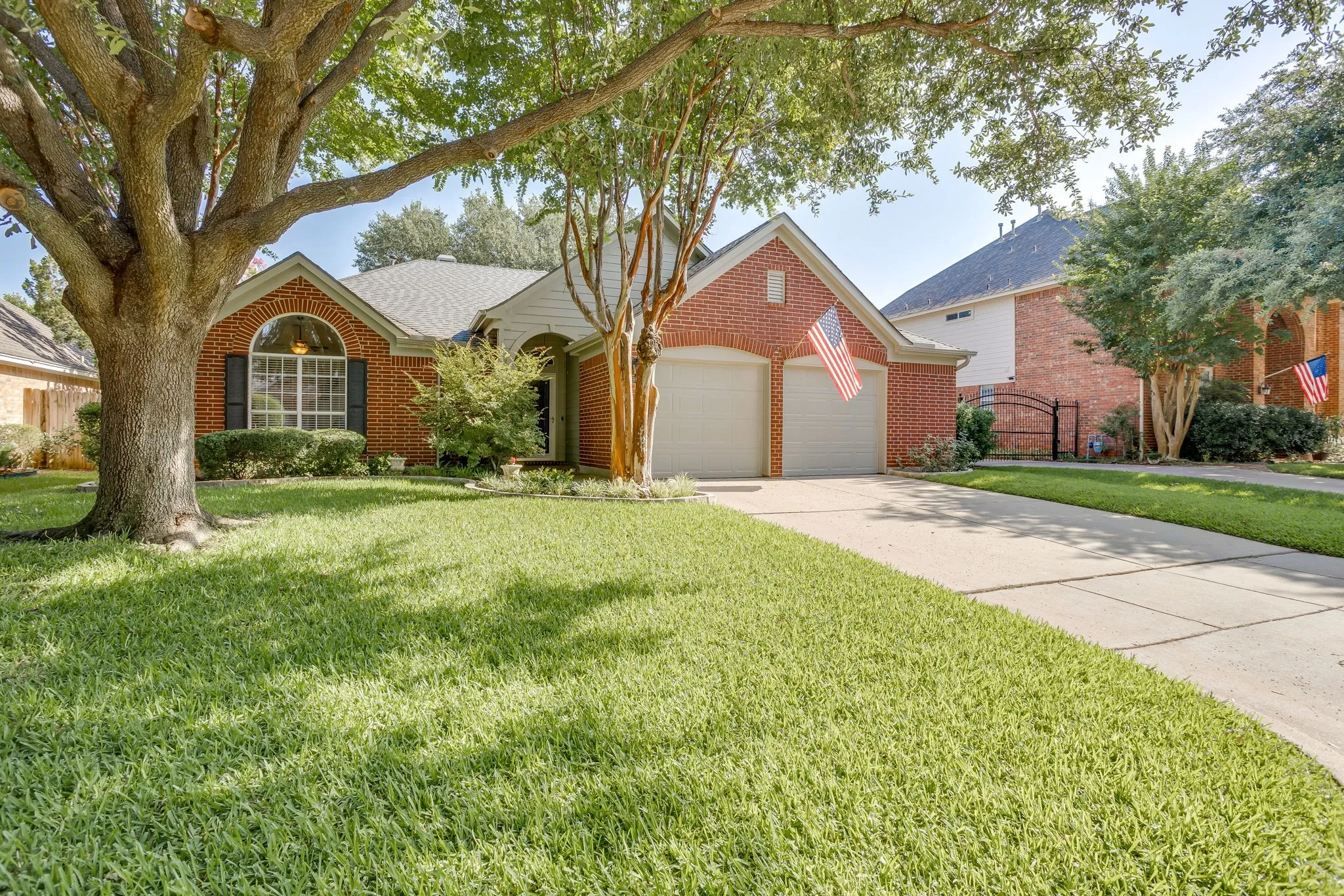 Single Family Residence For Sale in Tarrant County , 6904 Spring Valley Way, Fort Worth, Texas 76132, 3 Bedroom, 2 Bathroom, 2 Garage spaces, 1,787 Sqft, built in 1998, mls#21339358, Real Estate Agent in Fort Worth, Homes For Sale in Tarrant county, Homes For Sale in Fort Worth, Realtor in Fort Worth Texas, Real Estate Brokerage Independent Realty Texas, Luminita Cordes Realtor