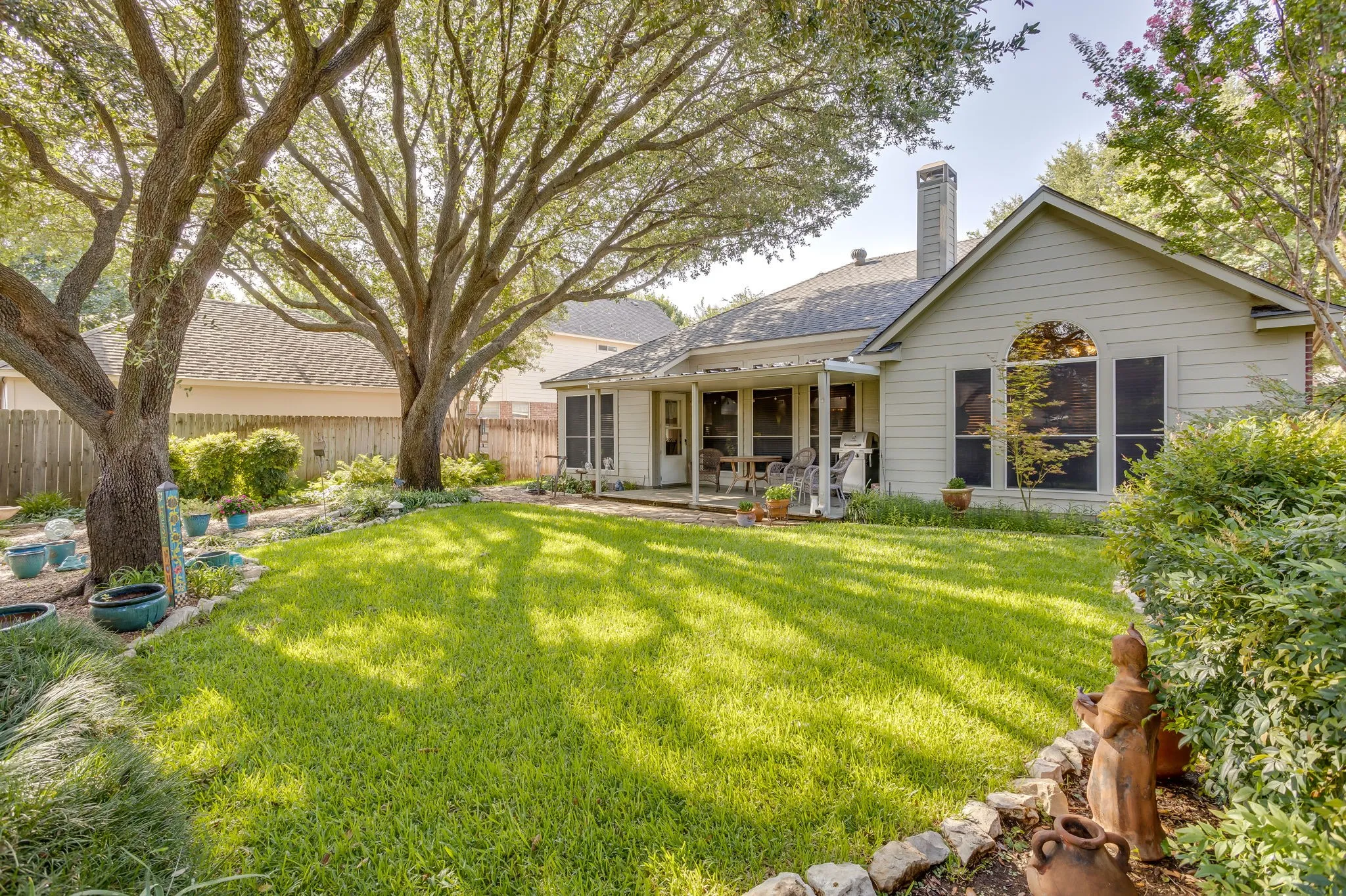 Single Family Residence For Sale in Tarrant County , 6904 Spring Valley Way, Fort Worth, Texas 76132, 3 Bedroom, 2 Bathroom, 2 Garage spaces, 1,787 Sqft, built in 1998, mls#21339358, Real Estate Agent in Fort Worth, Homes For Sale in Tarrant county, Homes For Sale in Fort Worth, Realtor in Fort Worth Texas, Real Estate Brokerage Independent Realty Texas, Luminita Cordes Realtor