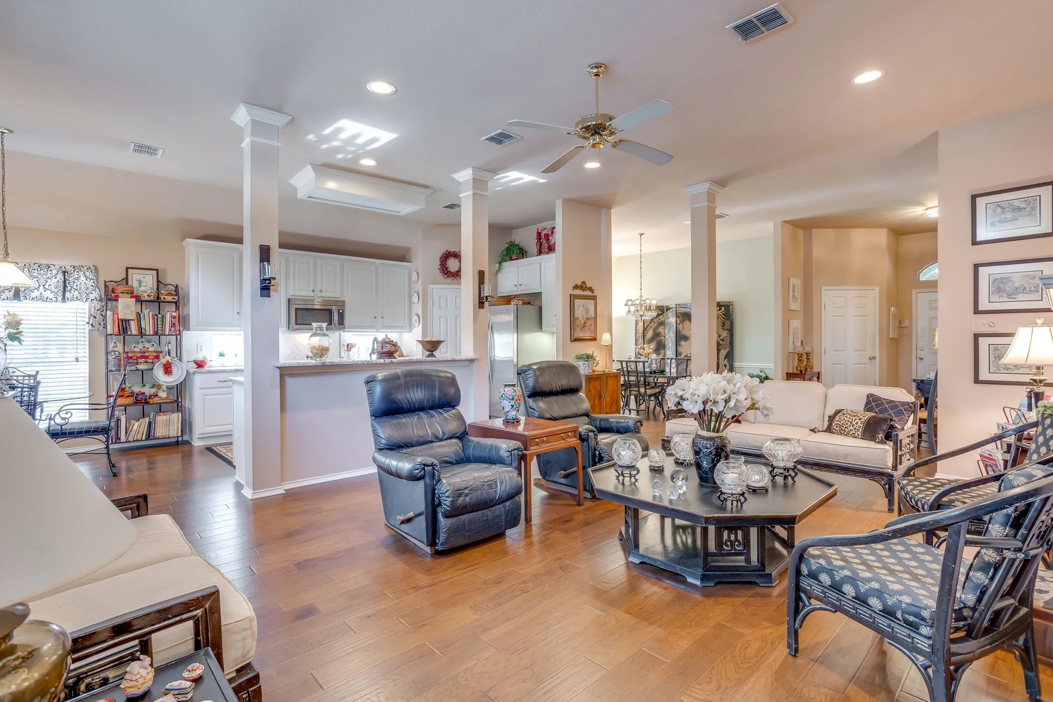 Single Family Residence For Sale in Tarrant County , 6904 Spring Valley Way, Fort Worth, Texas 76132, 3 Bedroom, 2 Bathroom, 2 Garage spaces, 1,787 Sqft, built in 1998, mls#21339358, Real Estate Agent in Fort Worth, Homes For Sale in Tarrant county, Homes For Sale in Fort Worth, Realtor in Fort Worth Texas, Real Estate Brokerage Independent Realty Texas, Luminita Cordes Realtor