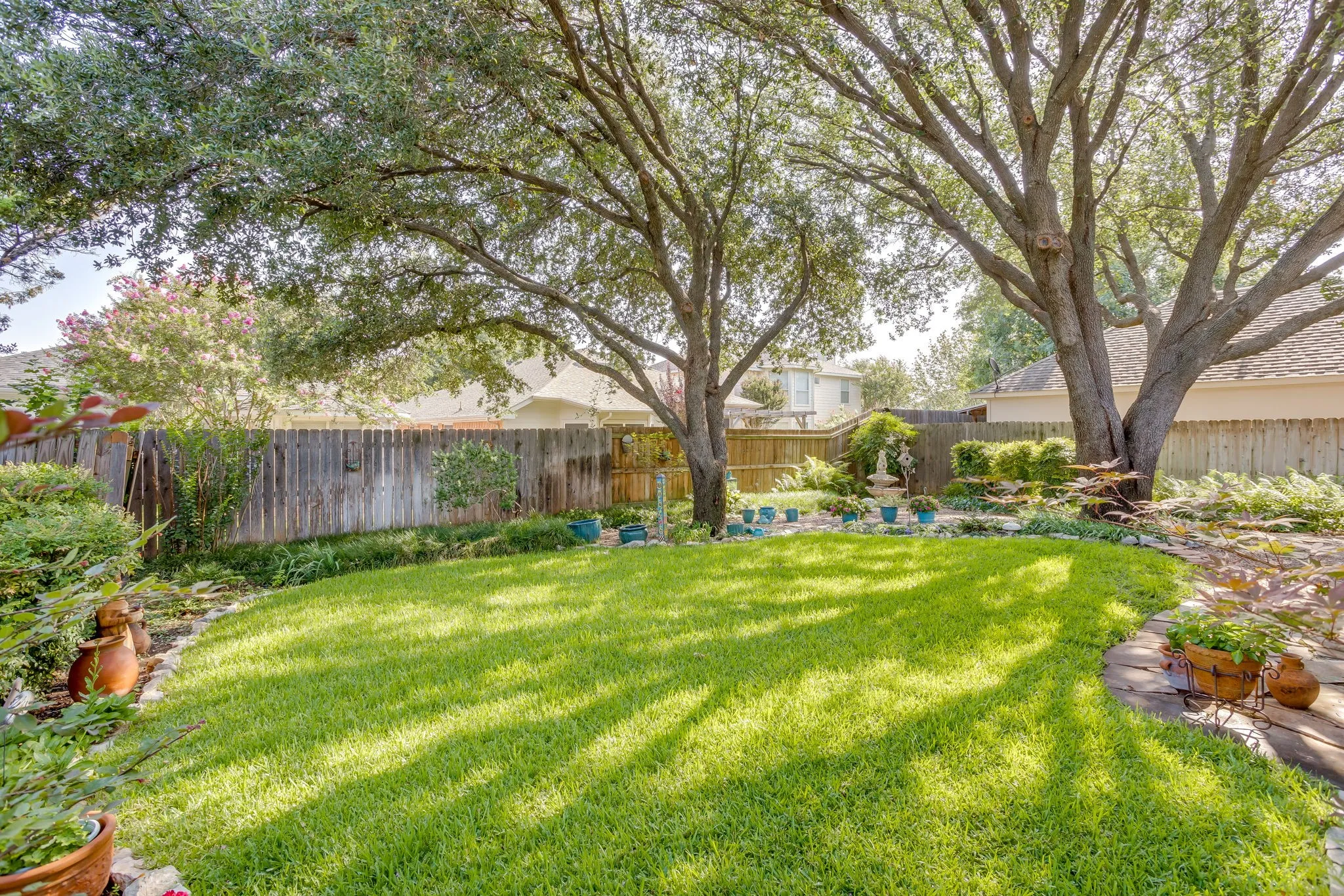 Single Family Residence For Sale in Tarrant County , 6904 Spring Valley Way, Fort Worth, Texas 76132, 3 Bedroom, 2 Bathroom, 2 Garage spaces, 1,787 Sqft, built in 1998, mls#21339358, Real Estate Agent in Fort Worth, Homes For Sale in Tarrant county, Homes For Sale in Fort Worth, Realtor in Fort Worth Texas, Real Estate Brokerage Independent Realty Texas, Luminita Cordes Realtor