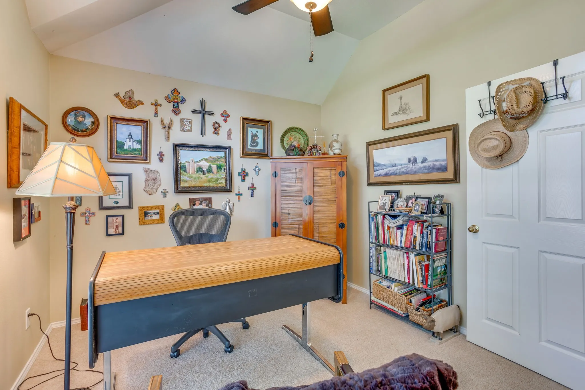 Single Family Residence For Sale in Tarrant County , 6904 Spring Valley Way, Fort Worth, Texas 76132, 3 Bedroom, 2 Bathroom, 2 Garage spaces, 1,787 Sqft, built in 1998, mls#21339358, Real Estate Agent in Fort Worth, Homes For Sale in Tarrant county, Homes For Sale in Fort Worth, Realtor in Fort Worth Texas, Real Estate Brokerage Independent Realty Texas, Luminita Cordes Realtor