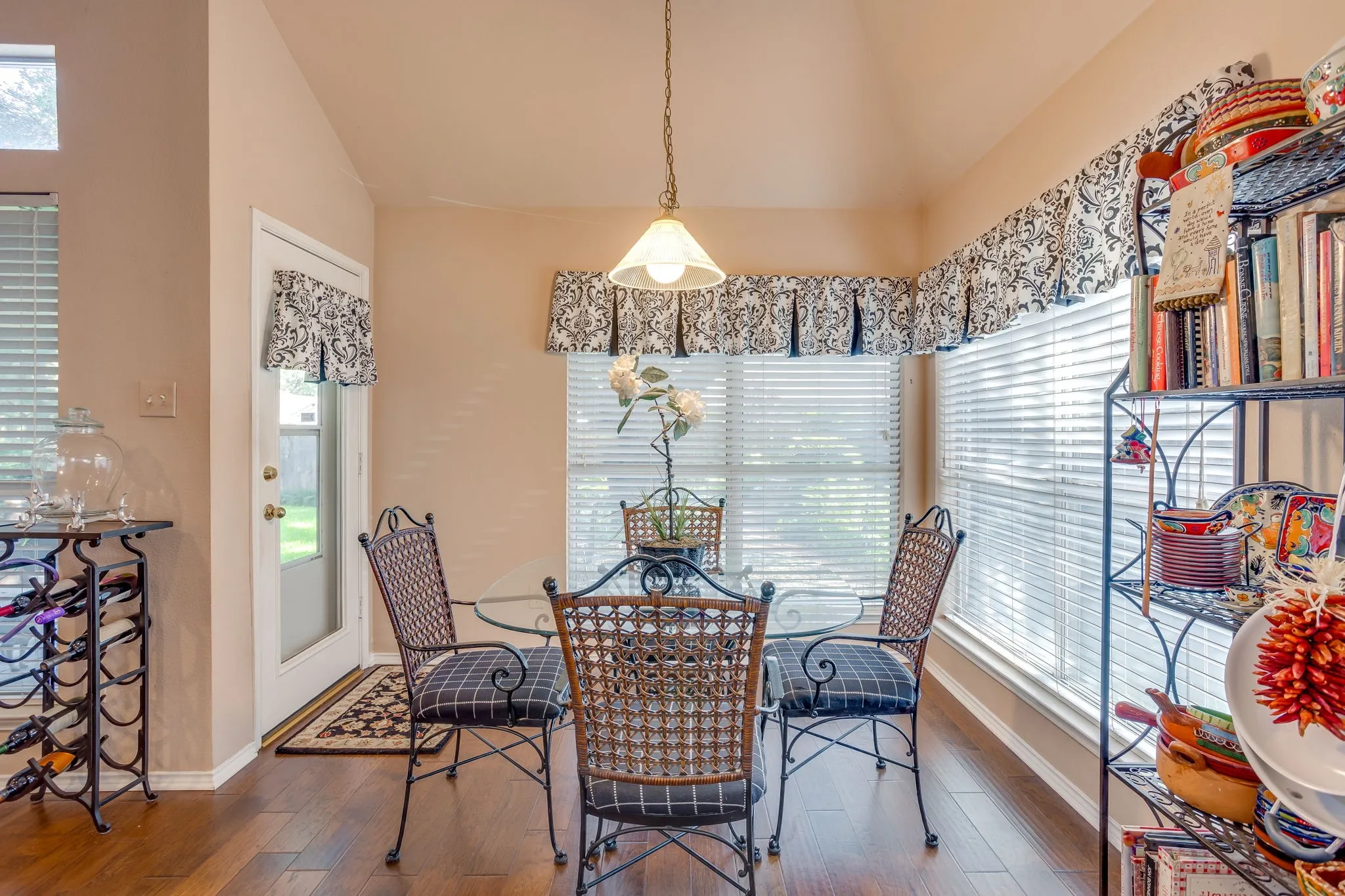 Single Family Residence For Sale in Tarrant County , 6904 Spring Valley Way, Fort Worth, Texas 76132, 3 Bedroom, 2 Bathroom, 2 Garage spaces, 1,787 Sqft, built in 1998, mls#21339358, Real Estate Agent in Fort Worth, Homes For Sale in Tarrant county, Homes For Sale in Fort Worth, Realtor in Fort Worth Texas, Real Estate Brokerage Independent Realty Texas, Luminita Cordes Realtor