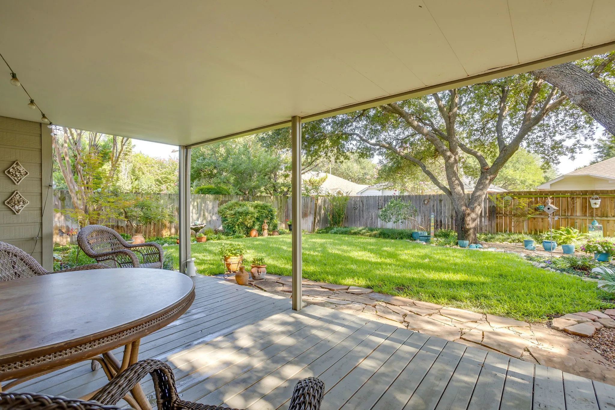 Single Family Residence For Sale in Tarrant County , 6904 Spring Valley Way, Fort Worth, Texas 76132, 3 Bedroom, 2 Bathroom, 2 Garage spaces, 1,787 Sqft, built in 1998, mls#21339358, Real Estate Agent in Fort Worth, Homes For Sale in Tarrant county, Homes For Sale in Fort Worth, Realtor in Fort Worth Texas, Real Estate Brokerage Independent Realty Texas, Luminita Cordes Realtor