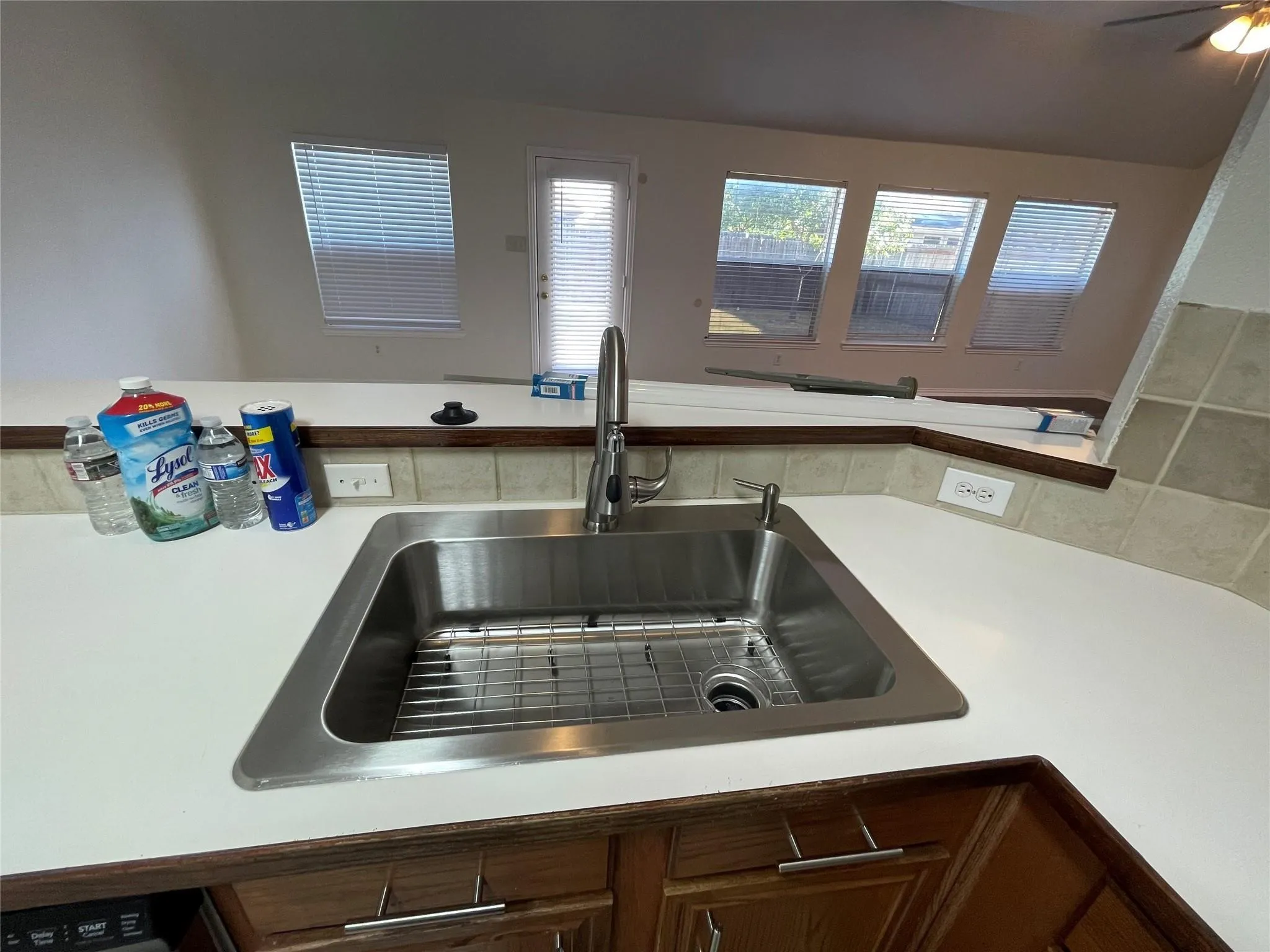 Single Family Residence For Rent in Denton County , 3046 Morning Star Drive, Little Elm, Texas 75068, 4 Bedrooms, 2 Bathrooms, 2 Garage spaces, 2,518 Sqft, built in 2006, Price $2,725, mls#21340447, Real Estate Agent in Little Elm, Homes For Rent in Denton county, Homes For Rent in Little Elm, Realtor in Little Elm Texas, Real Estate Brokerage Independent Realty Texas, Luminita Cordes Realtor