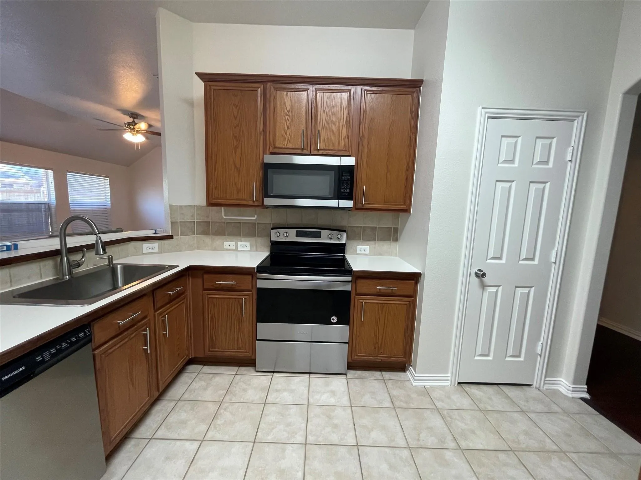 Single Family Residence For Rent in Denton County , 3046 Morning Star Drive, Little Elm, Texas 75068, 4 Bedrooms, 2 Bathrooms, 2 Garage spaces, 2,518 Sqft, built in 2006, Price $2,725, mls#21340447, Real Estate Agent in Little Elm, Homes For Rent in Denton county, Homes For Rent in Little Elm, Realtor in Little Elm Texas, Real Estate Brokerage Independent Realty Texas, Luminita Cordes Realtor