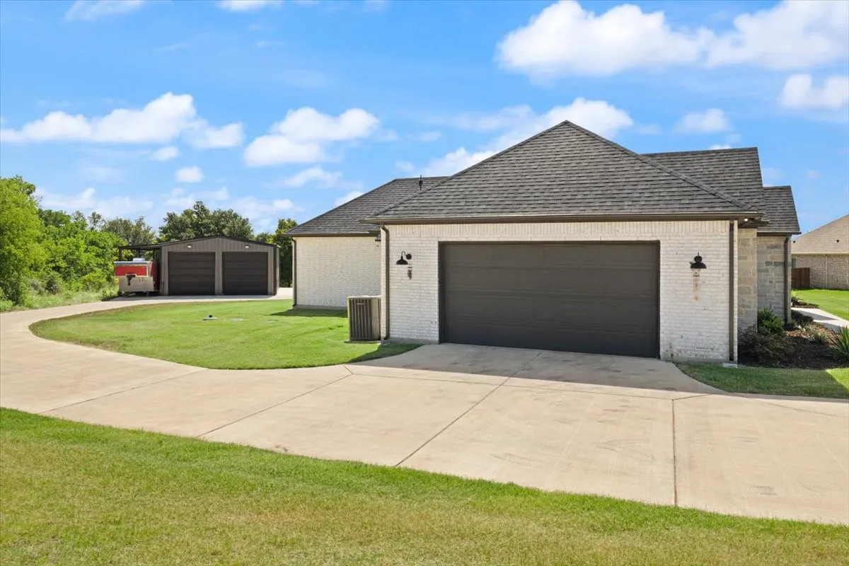Single Family Residence For Sale in Parker County , 1028 Gatlin Circle, Springtown, Texas 76082, 3 Bedroom, 3 Bathroom, 4 Garage spaces, 2,365 Sqft, built in 2023, mls#21340443, Real Estate Agent in Springtown, Homes For Sale in Parker county, Homes For Sale in Springtown, Realtor in Springtown Texas, Real Estate Brokerage Independent Realty Texas, Luminita Cordes Realtor