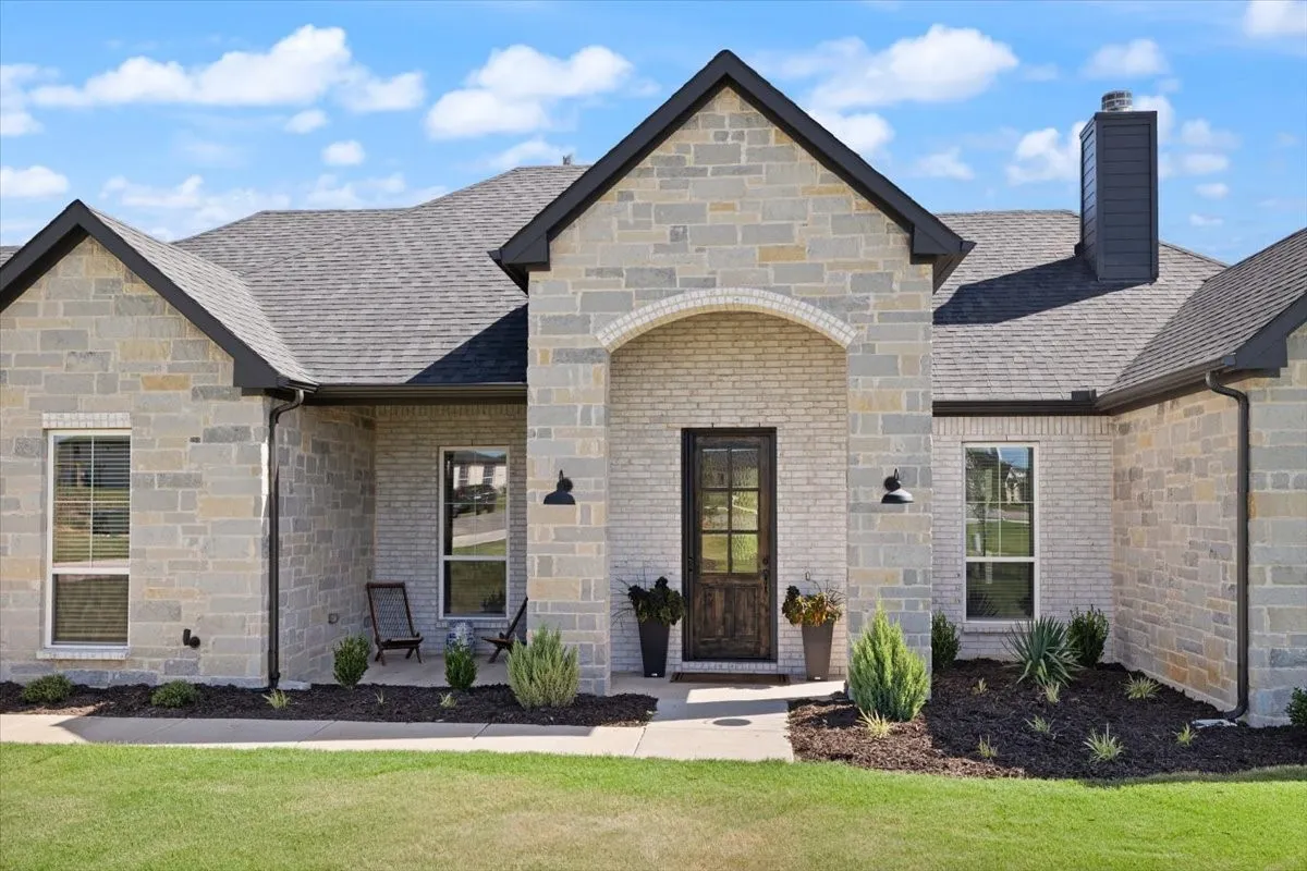 Single Family Residence For Sale in Parker County , 1028 Gatlin Circle, Springtown, Texas 76082, 3 Bedroom, 3 Bathroom, 4 Garage spaces, 2,365 Sqft, built in 2023, mls#21340443, Real Estate Agent in Springtown, Homes For Sale in Parker county, Homes For Sale in Springtown, Realtor in Springtown Texas, Real Estate Brokerage Independent Realty Texas, Luminita Cordes Realtor