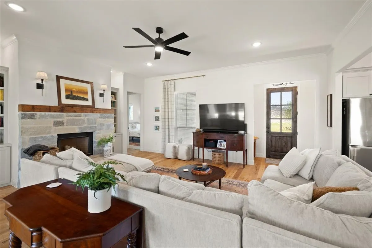 Single Family Residence For Sale in Parker County , 1028 Gatlin Circle, Springtown, Texas 76082, 3 Bedroom, 3 Bathroom, 4 Garage spaces, 2,365 Sqft, built in 2023, mls#21340443, Real Estate Agent in Springtown, Homes For Sale in Parker county, Homes For Sale in Springtown, Realtor in Springtown Texas, Real Estate Brokerage Independent Realty Texas, Luminita Cordes Realtor