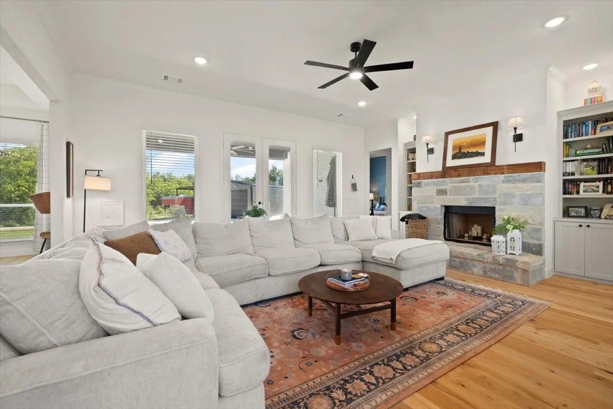 Single Family Residence For Sale in Parker County , 1028 Gatlin Circle, Springtown, Texas 76082, 3 Bedroom, 3 Bathroom, 4 Garage spaces, 2,365 Sqft, built in 2023, mls#21340443, Real Estate Agent in Springtown, Homes For Sale in Parker county, Homes For Sale in Springtown, Realtor in Springtown Texas, Real Estate Brokerage Independent Realty Texas, Luminita Cordes Realtor