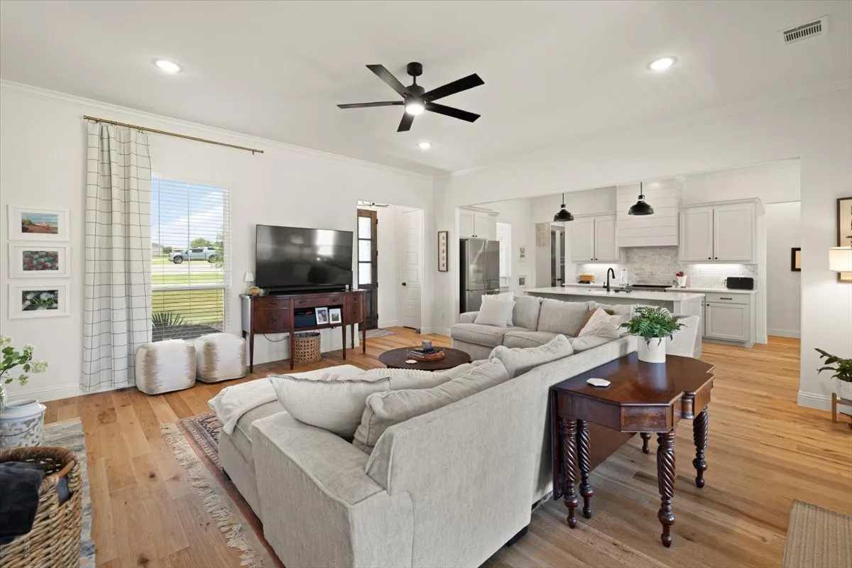 Single Family Residence For Sale in Parker County , 1028 Gatlin Circle, Springtown, Texas 76082, 3 Bedroom, 3 Bathroom, 4 Garage spaces, 2,365 Sqft, built in 2023, mls#21340443, Real Estate Agent in Springtown, Homes For Sale in Parker county, Homes For Sale in Springtown, Realtor in Springtown Texas, Real Estate Brokerage Independent Realty Texas, Luminita Cordes Realtor