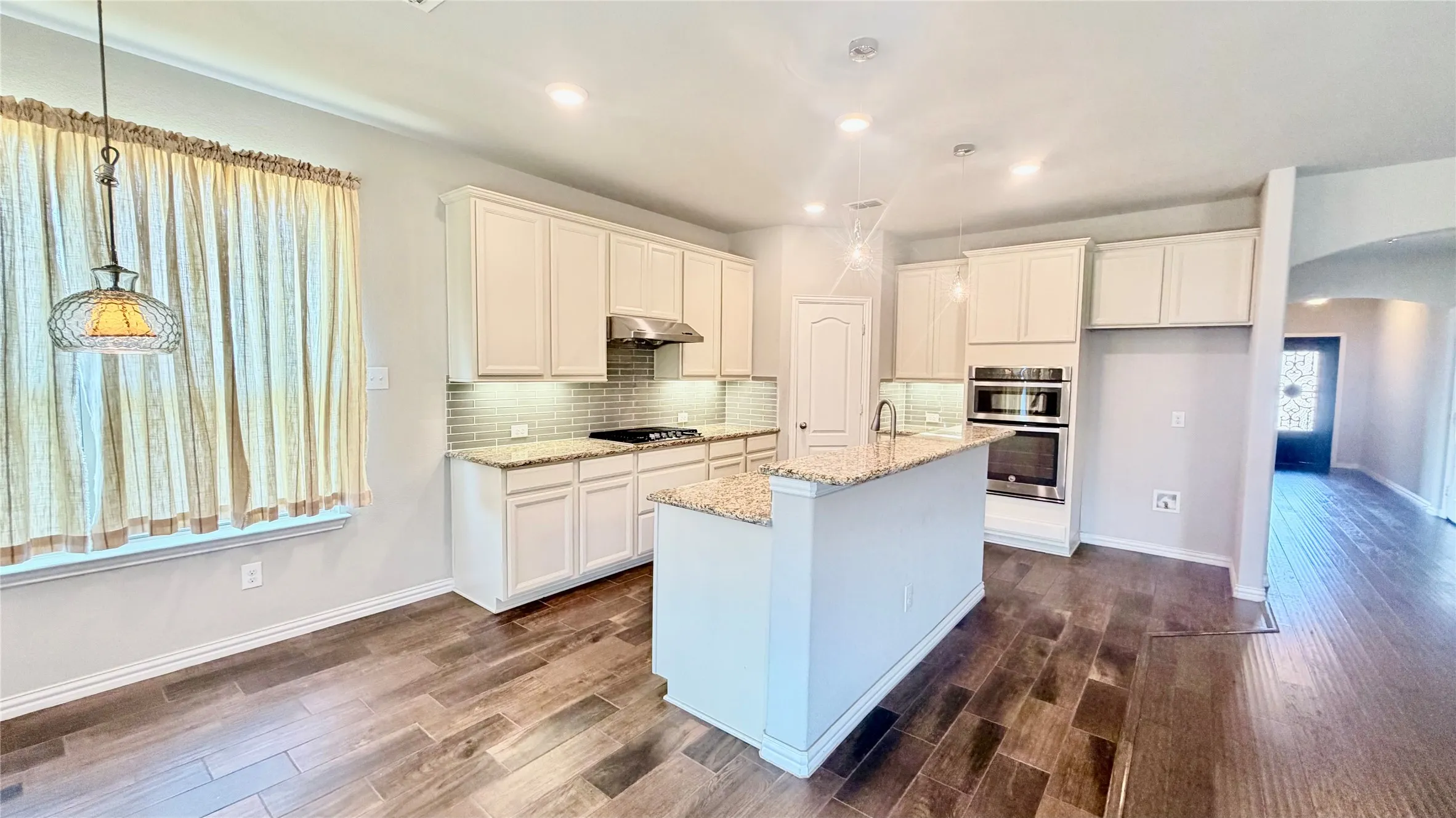 Single Family Residence For Sale in Denton County , 2808 Bird Creek Court, Little Elm, Texas 75068, 4 Bedroom, 3 Bathroom, 2 Garage spaces, 2,691 Sqft, built in 2017, mls#21339041, Real Estate Agent in Little Elm, Homes For Sale in Denton county, Homes For Sale in Little Elm, Realtor in Little Elm Texas, Real Estate Brokerage Independent Realty Texas, Luminita Cordes Realtor