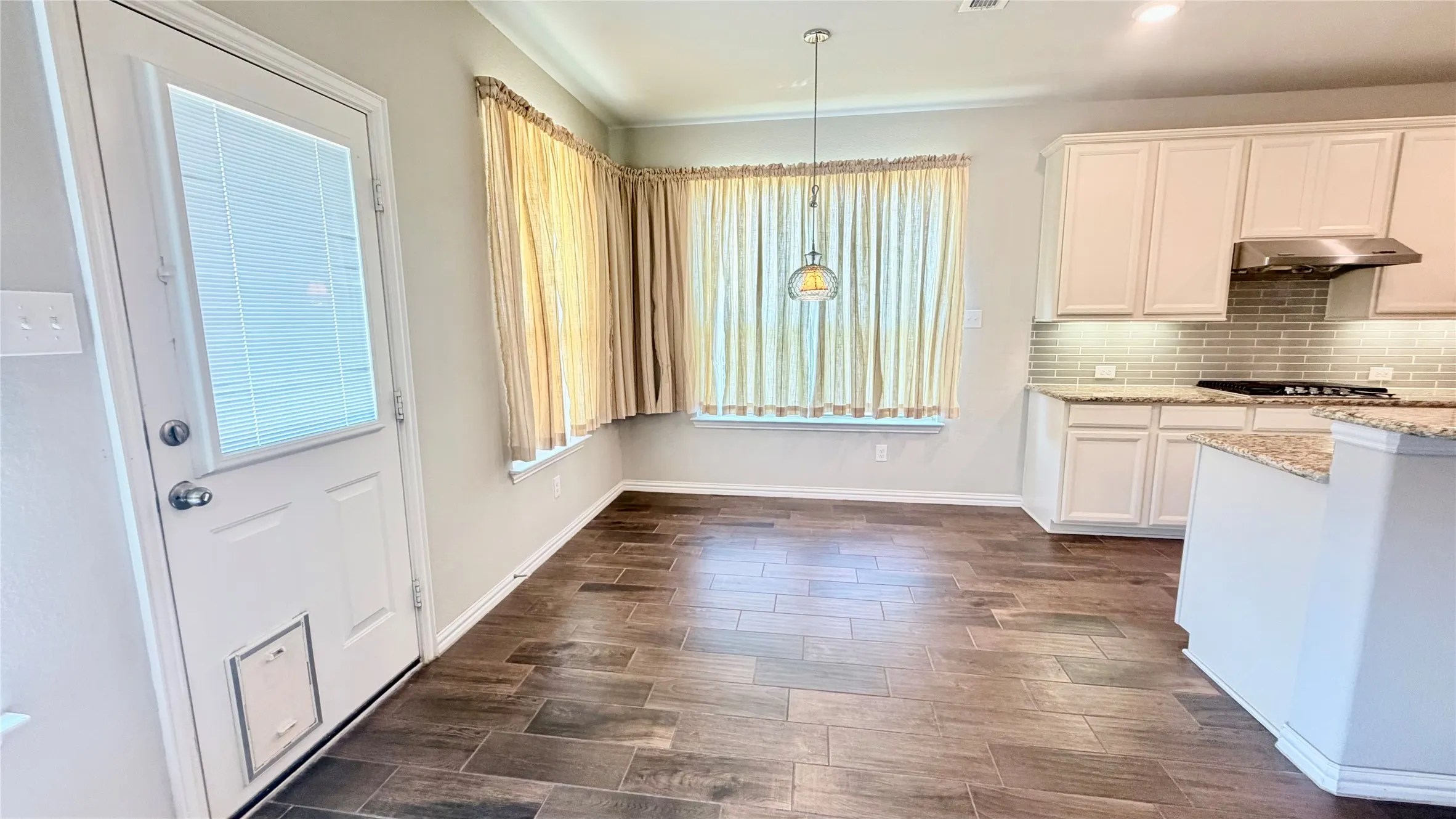 Single Family Residence For Sale in Denton County , 2808 Bird Creek Court, Little Elm, Texas 75068, 4 Bedroom, 3 Bathroom, 2 Garage spaces, 2,691 Sqft, built in 2017, mls#21339041, Real Estate Agent in Little Elm, Homes For Sale in Denton county, Homes For Sale in Little Elm, Realtor in Little Elm Texas, Real Estate Brokerage Independent Realty Texas, Luminita Cordes Realtor