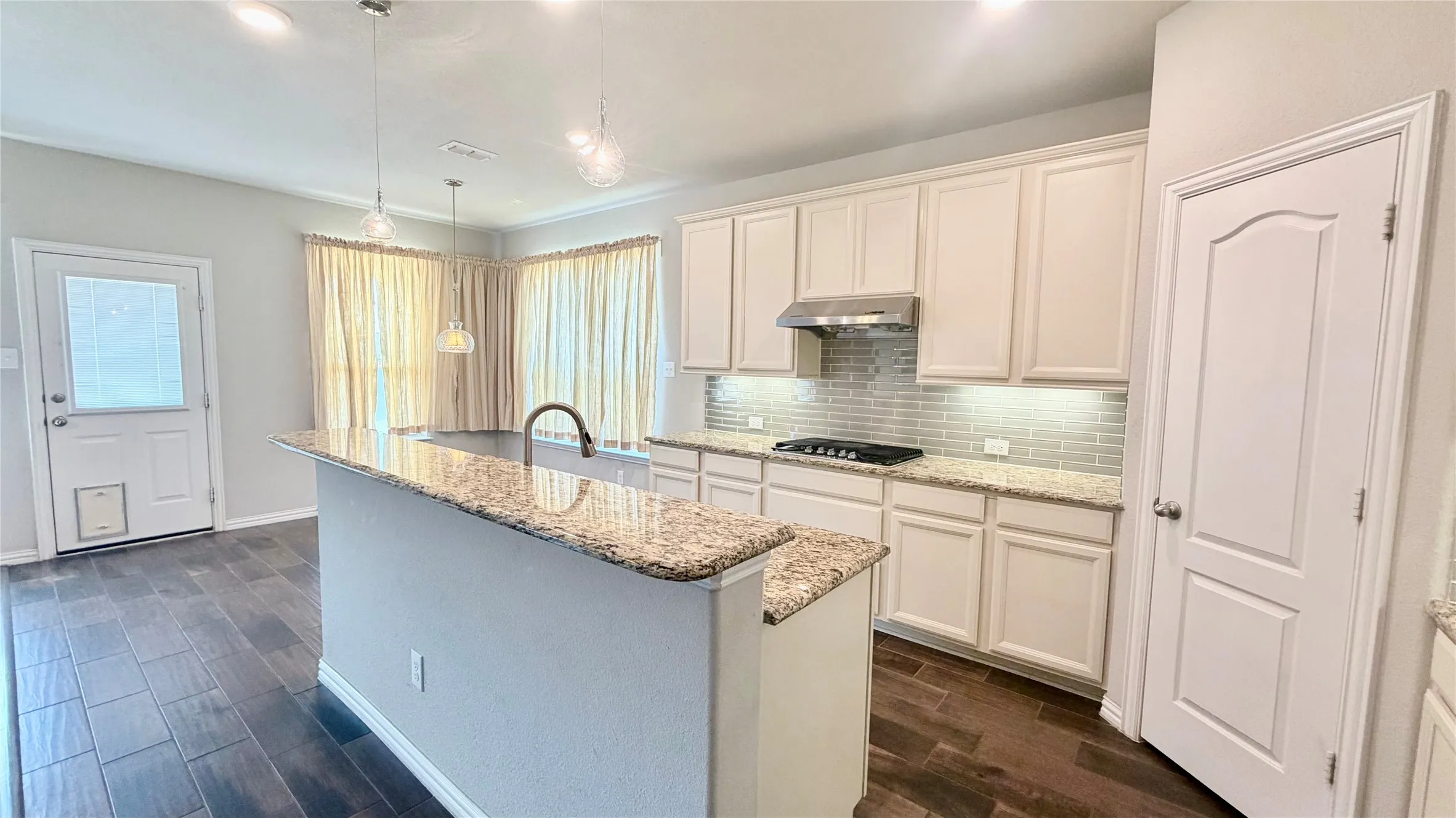 Single Family Residence For Sale in Denton County , 2808 Bird Creek Court, Little Elm, Texas 75068, 4 Bedroom, 3 Bathroom, 2 Garage spaces, 2,691 Sqft, built in 2017, mls#21339041, Real Estate Agent in Little Elm, Homes For Sale in Denton county, Homes For Sale in Little Elm, Realtor in Little Elm Texas, Real Estate Brokerage Independent Realty Texas, Luminita Cordes Realtor