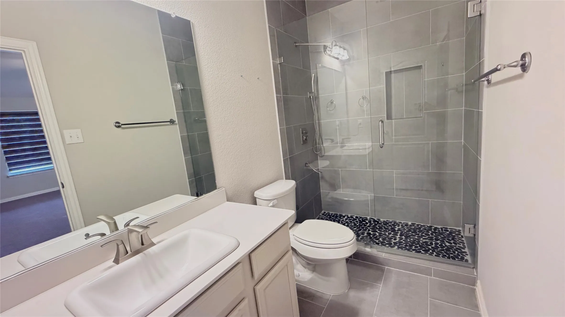 Single Family Residence For Sale in Denton County , 2808 Bird Creek Court, Little Elm, Texas 75068, 4 Bedroom, 3 Bathroom, 2 Garage spaces, 2,691 Sqft, built in 2017, mls#21339041, Real Estate Agent in Little Elm, Homes For Sale in Denton county, Homes For Sale in Little Elm, Realtor in Little Elm Texas, Real Estate Brokerage Independent Realty Texas, Luminita Cordes Realtor