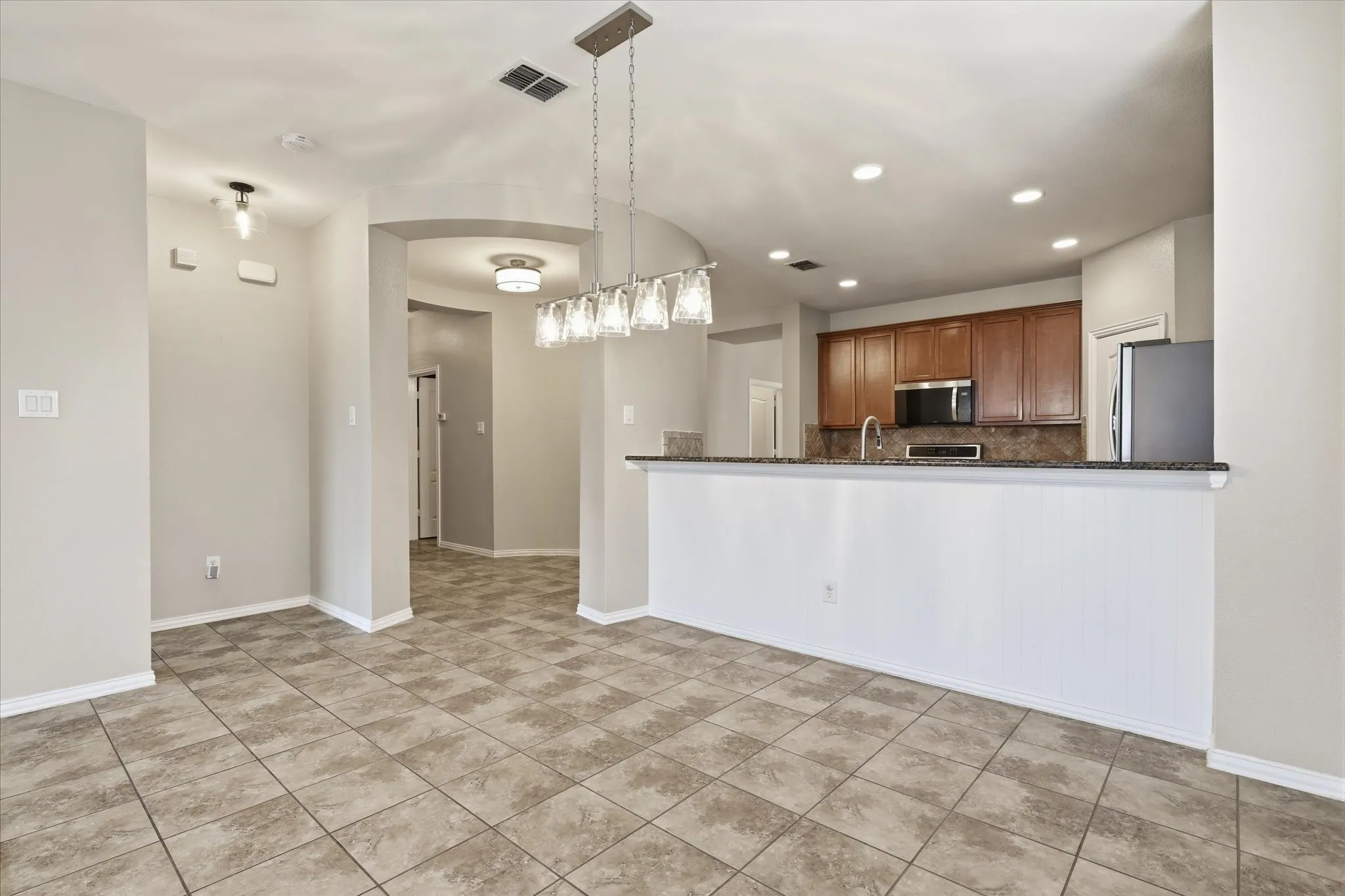 Single Family Residence For Sale in Denton County , 498 Grayson Lane, Lake Dallas, Texas 75065, 3 Bedroom, 2 Bathroom, 2 Garage spaces, 2,176 Sqft, built in 2007, mls#21339301, Real Estate Agent in Lake Dallas, Homes For Sale in Denton county, Homes For Sale in Lake Dallas, Realtor in Lake Dallas Texas, Real Estate Brokerage Independent Realty Texas, Luminita Cordes Realtor