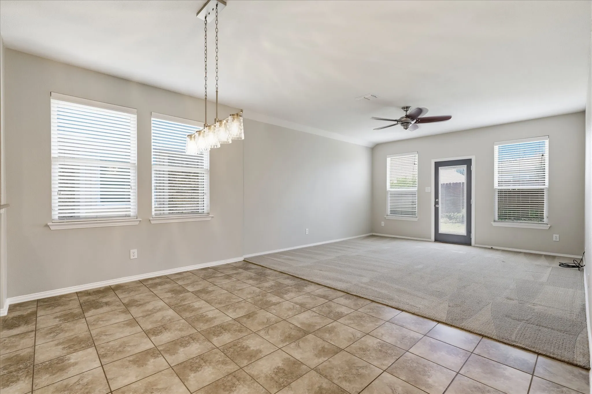 Single Family Residence For Sale in Denton County , 498 Grayson Lane, Lake Dallas, Texas 75065, 3 Bedroom, 2 Bathroom, 2 Garage spaces, 2,176 Sqft, built in 2007, mls#21339301, Real Estate Agent in Lake Dallas, Homes For Sale in Denton county, Homes For Sale in Lake Dallas, Realtor in Lake Dallas Texas, Real Estate Brokerage Independent Realty Texas, Luminita Cordes Realtor