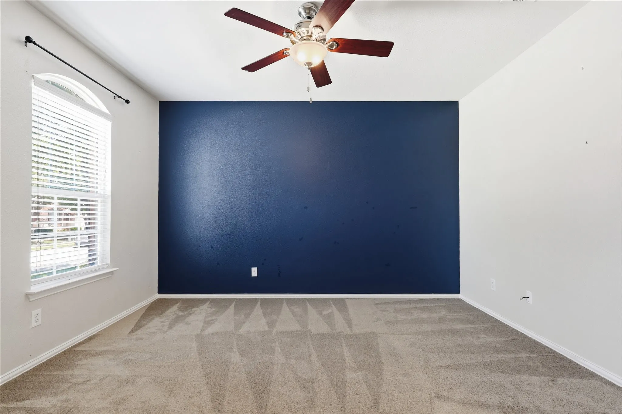 Private Office, Spacious and Good light!!