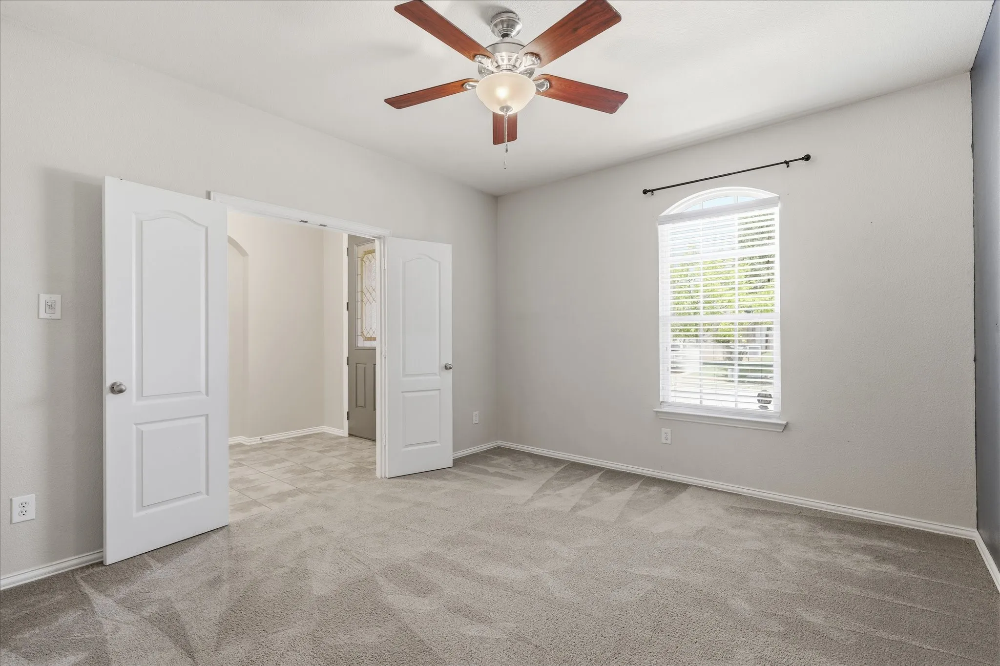 Single Family Residence For Sale in Denton County , 498 Grayson Lane, Lake Dallas, Texas 75065, 3 Bedroom, 2 Bathroom, 2 Garage spaces, 2,176 Sqft, built in 2007, mls#21339301, Real Estate Agent in Lake Dallas, Homes For Sale in Denton county, Homes For Sale in Lake Dallas, Realtor in Lake Dallas Texas, Real Estate Brokerage Independent Realty Texas, Luminita Cordes Realtor