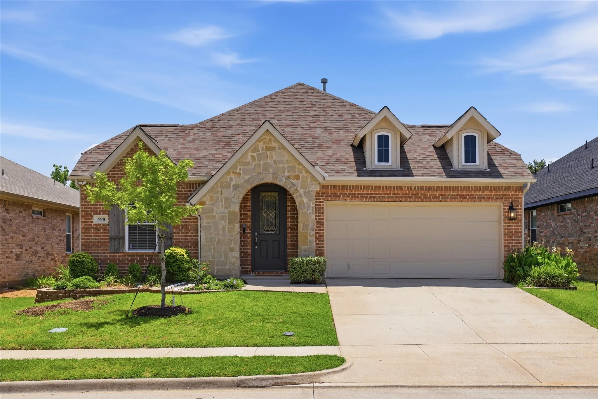 Single Family Residence For Sale in Denton County , 498 Grayson Lane, Lake Dallas, Texas 75065, 3 Bedroom, 2 Bathroom, 2 Garage spaces, 2,176 Sqft, built in 2007, mls#21339301, Real Estate Agent in Lake Dallas, Homes For Sale in Denton county, Homes For Sale in Lake Dallas, Realtor in Lake Dallas Texas, Real Estate Brokerage Independent Realty Texas, Luminita Cordes Realtor
