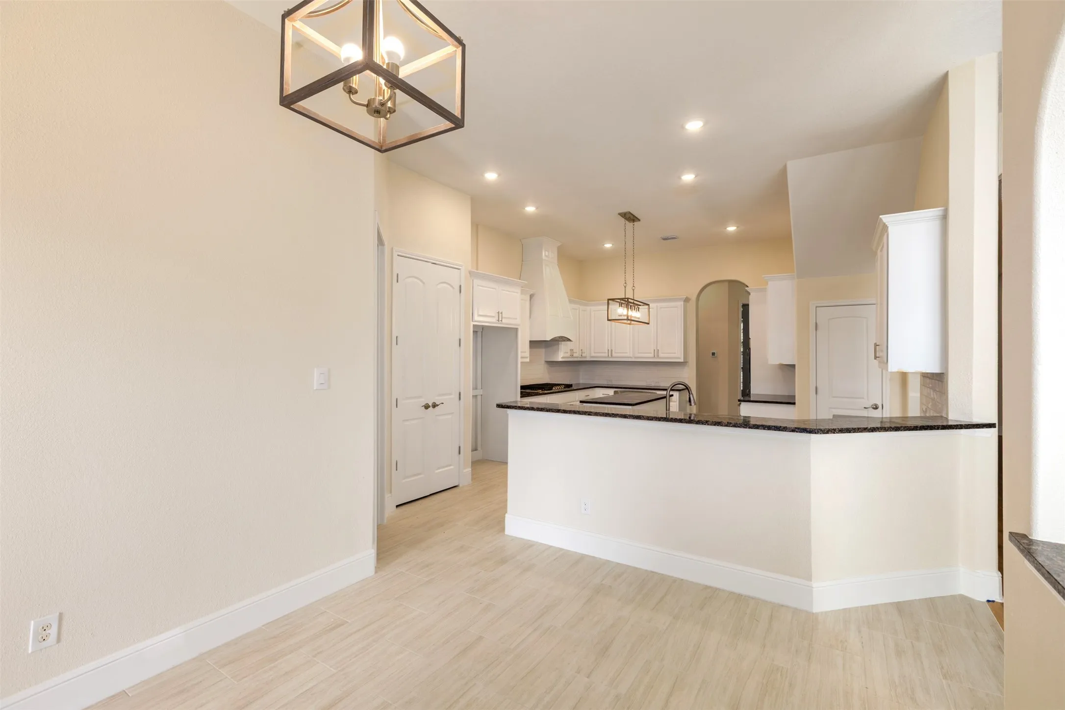 Kitchen and breakfast area