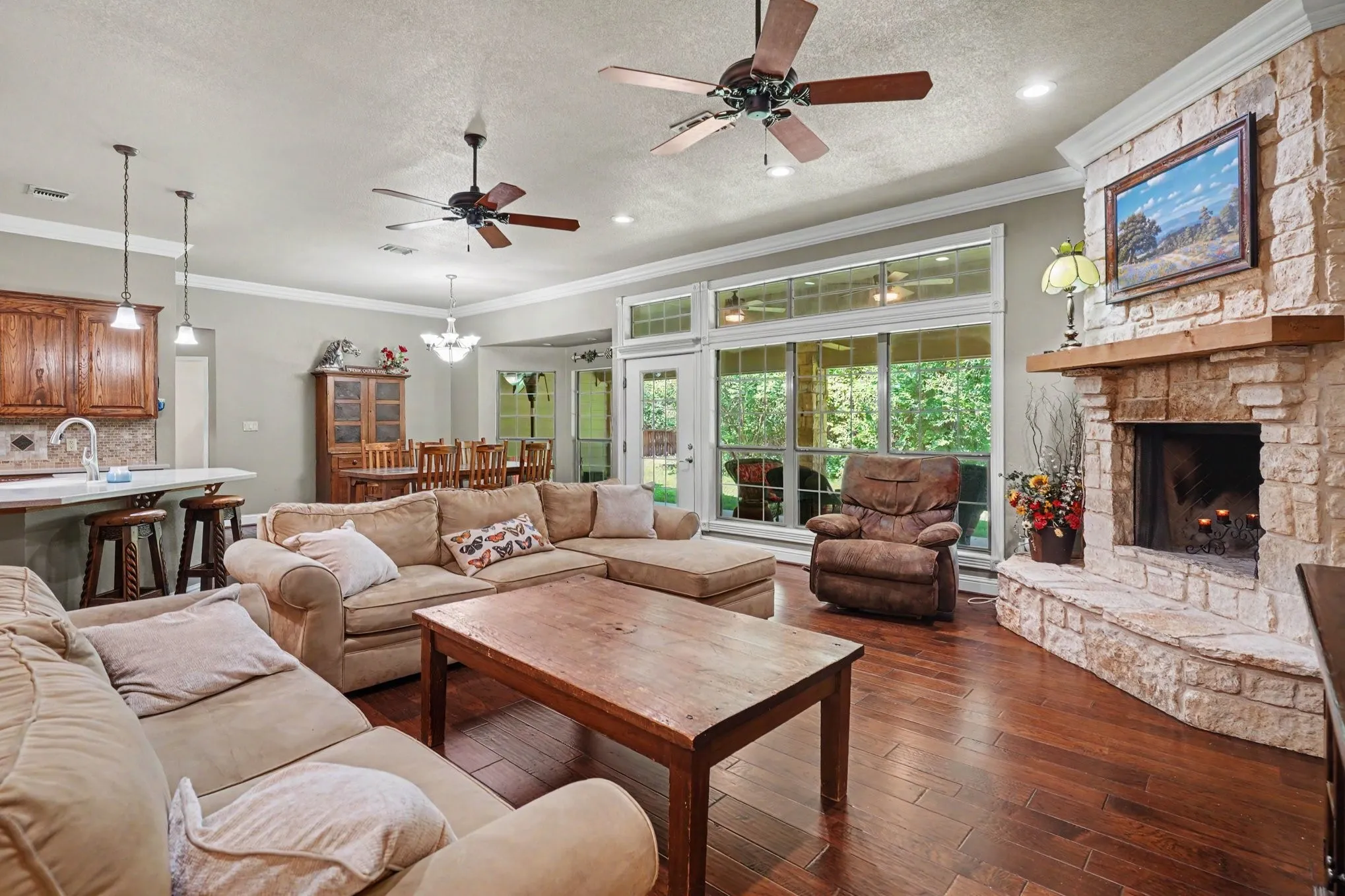Single Family Residence For Sale in Tarrant County , 126 Willow Creek Circle, Mansfield, Texas 76063, 4 Bedroom, 3 Bathroom, 2 Garage spaces, 2,613 Sqft, built in 2004, mls#21339536, Real Estate Agent in Mansfield, Homes For Sale in Tarrant county, Homes For Sale in Mansfield, Realtor in Mansfield Texas, Real Estate Brokerage Independent Realty Texas, Luminita Cordes Realtor