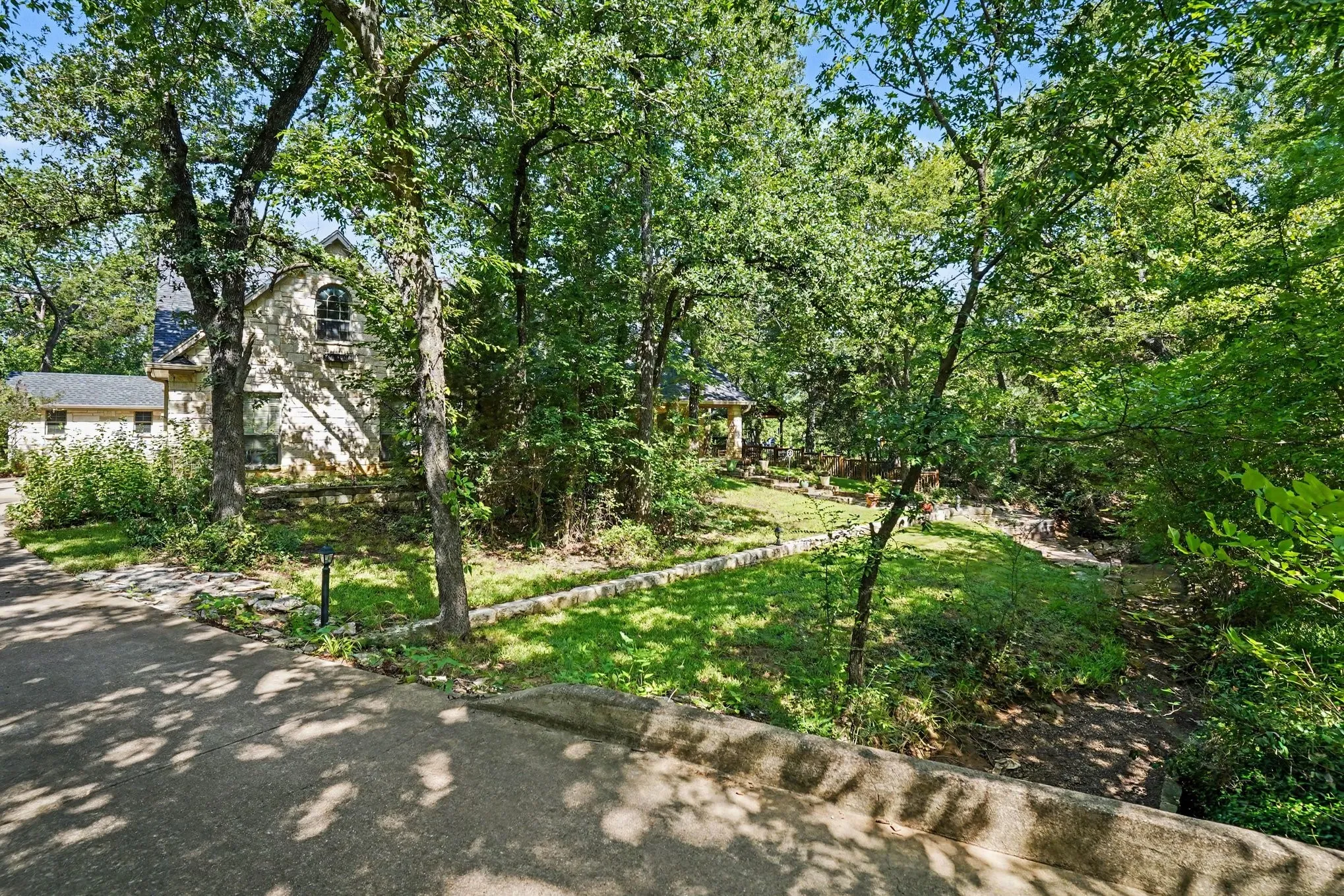 Single Family Residence For Sale in Tarrant County , 126 Willow Creek Circle, Mansfield, Texas 76063, 4 Bedroom, 3 Bathroom, 2 Garage spaces, 2,613 Sqft, built in 2004, mls#21339536, Real Estate Agent in Mansfield, Homes For Sale in Tarrant county, Homes For Sale in Mansfield, Realtor in Mansfield Texas, Real Estate Brokerage Independent Realty Texas, Luminita Cordes Realtor