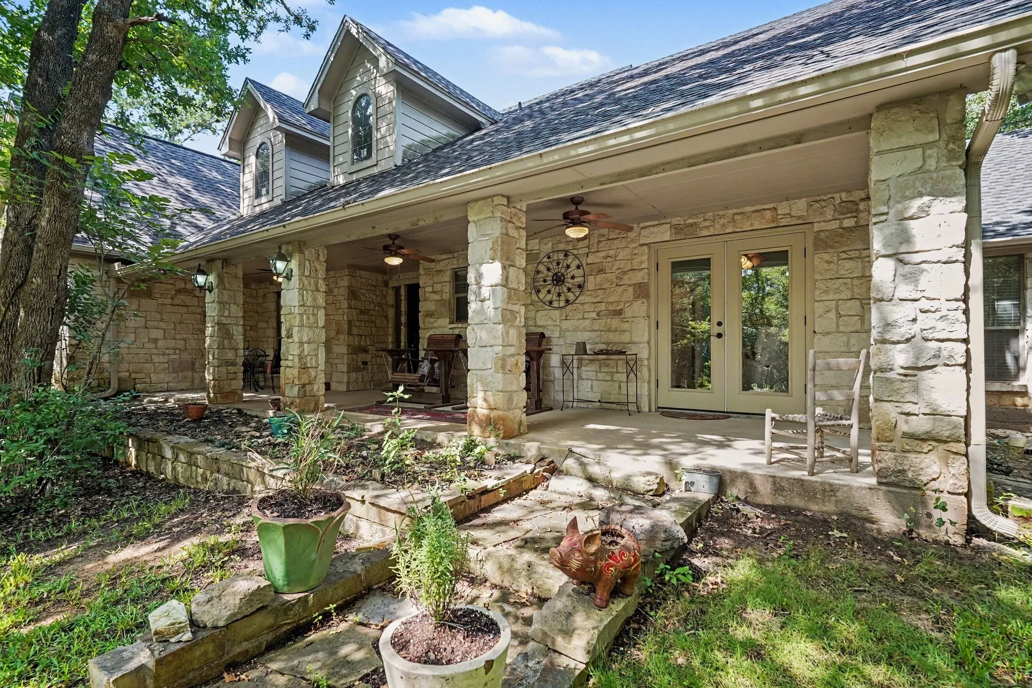 Single Family Residence For Sale in Tarrant County , 126 Willow Creek Circle, Mansfield, Texas 76063, 4 Bedroom, 3 Bathroom, 2 Garage spaces, 2,613 Sqft, built in 2004, mls#21339536, Real Estate Agent in Mansfield, Homes For Sale in Tarrant county, Homes For Sale in Mansfield, Realtor in Mansfield Texas, Real Estate Brokerage Independent Realty Texas, Luminita Cordes Realtor