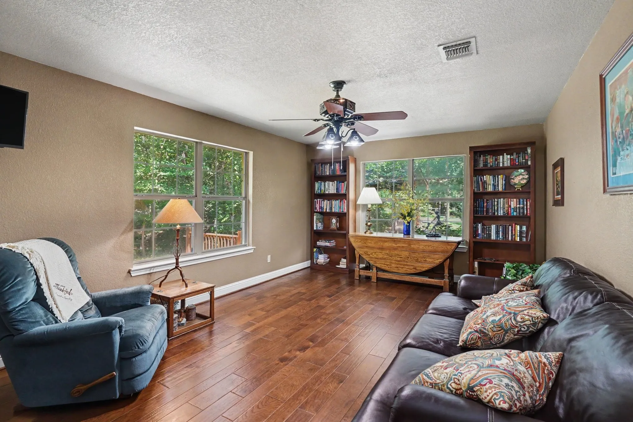 Single Family Residence For Sale in Tarrant County , 126 Willow Creek Circle, Mansfield, Texas 76063, 4 Bedroom, 3 Bathroom, 2 Garage spaces, 2,613 Sqft, built in 2004, mls#21339536, Real Estate Agent in Mansfield, Homes For Sale in Tarrant county, Homes For Sale in Mansfield, Realtor in Mansfield Texas, Real Estate Brokerage Independent Realty Texas, Luminita Cordes Realtor