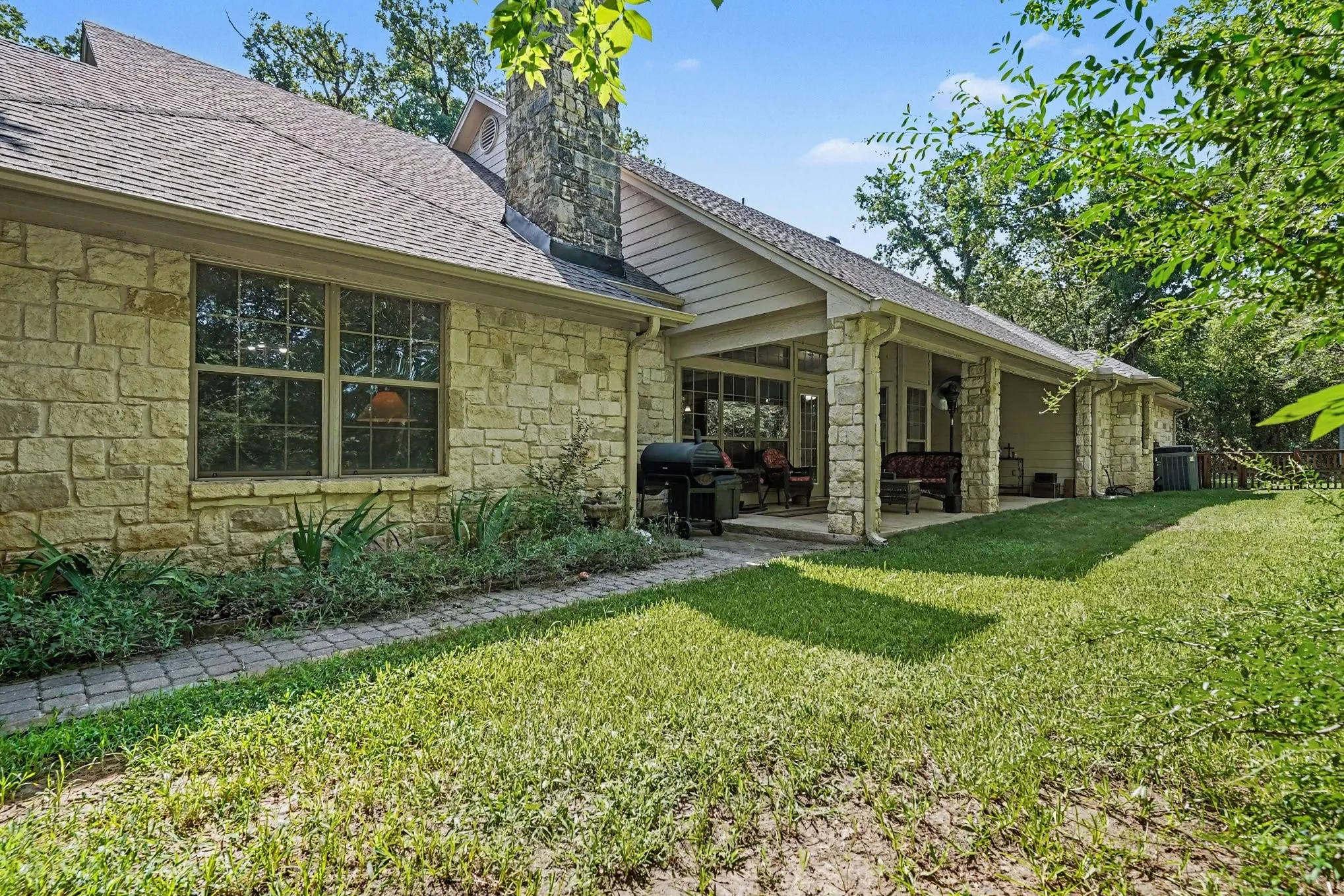 Single Family Residence For Sale in Tarrant County , 126 Willow Creek Circle, Mansfield, Texas 76063, 4 Bedroom, 3 Bathroom, 2 Garage spaces, 2,613 Sqft, built in 2004, mls#21339536, Real Estate Agent in Mansfield, Homes For Sale in Tarrant county, Homes For Sale in Mansfield, Realtor in Mansfield Texas, Real Estate Brokerage Independent Realty Texas, Luminita Cordes Realtor