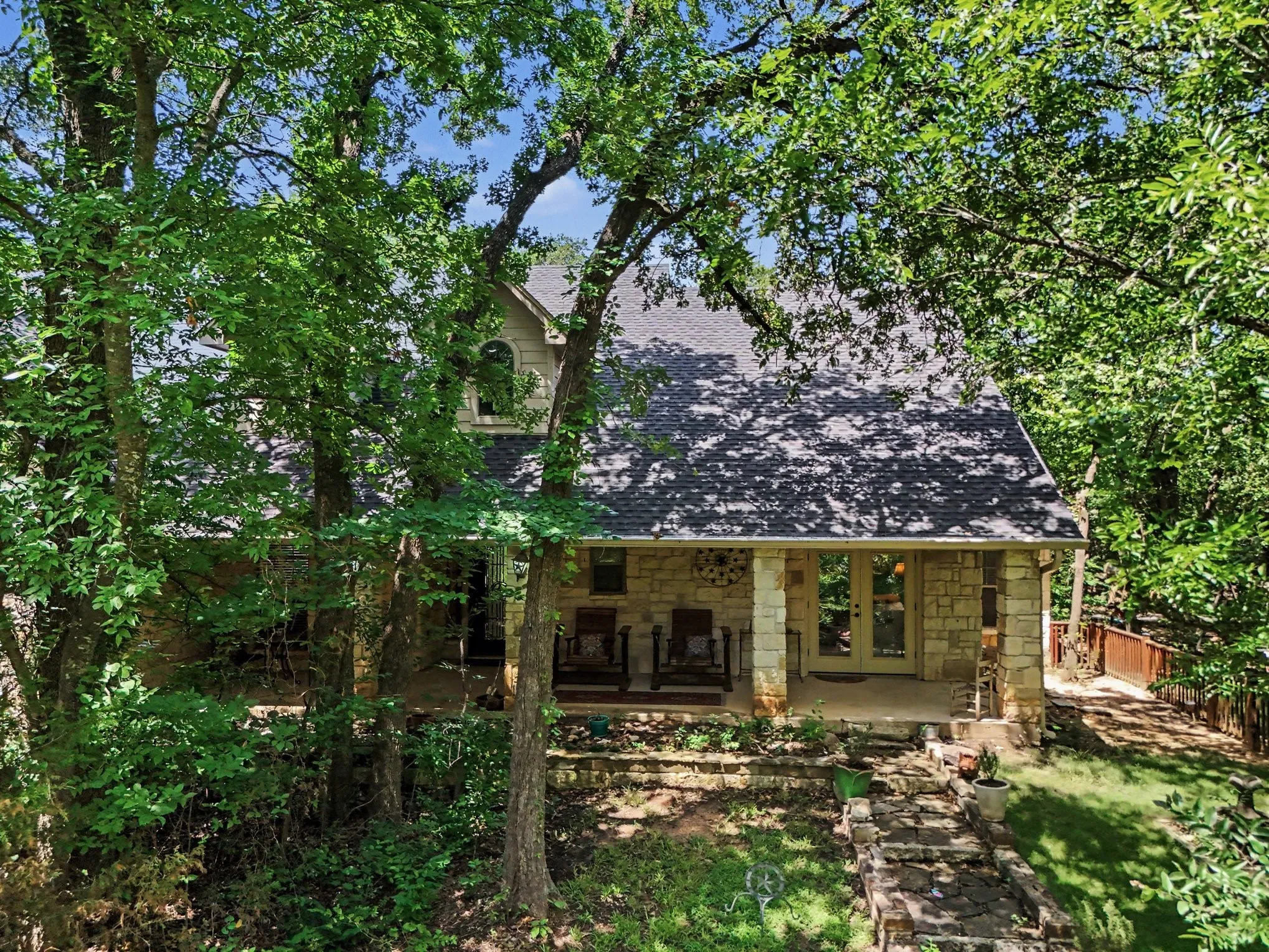 Single Family Residence For Sale in Tarrant County , 126 Willow Creek Circle, Mansfield, Texas 76063, 4 Bedroom, 3 Bathroom, 2 Garage spaces, 2,613 Sqft, built in 2004, mls#21339536, Real Estate Agent in Mansfield, Homes For Sale in Tarrant county, Homes For Sale in Mansfield, Realtor in Mansfield Texas, Real Estate Brokerage Independent Realty Texas, Luminita Cordes Realtor