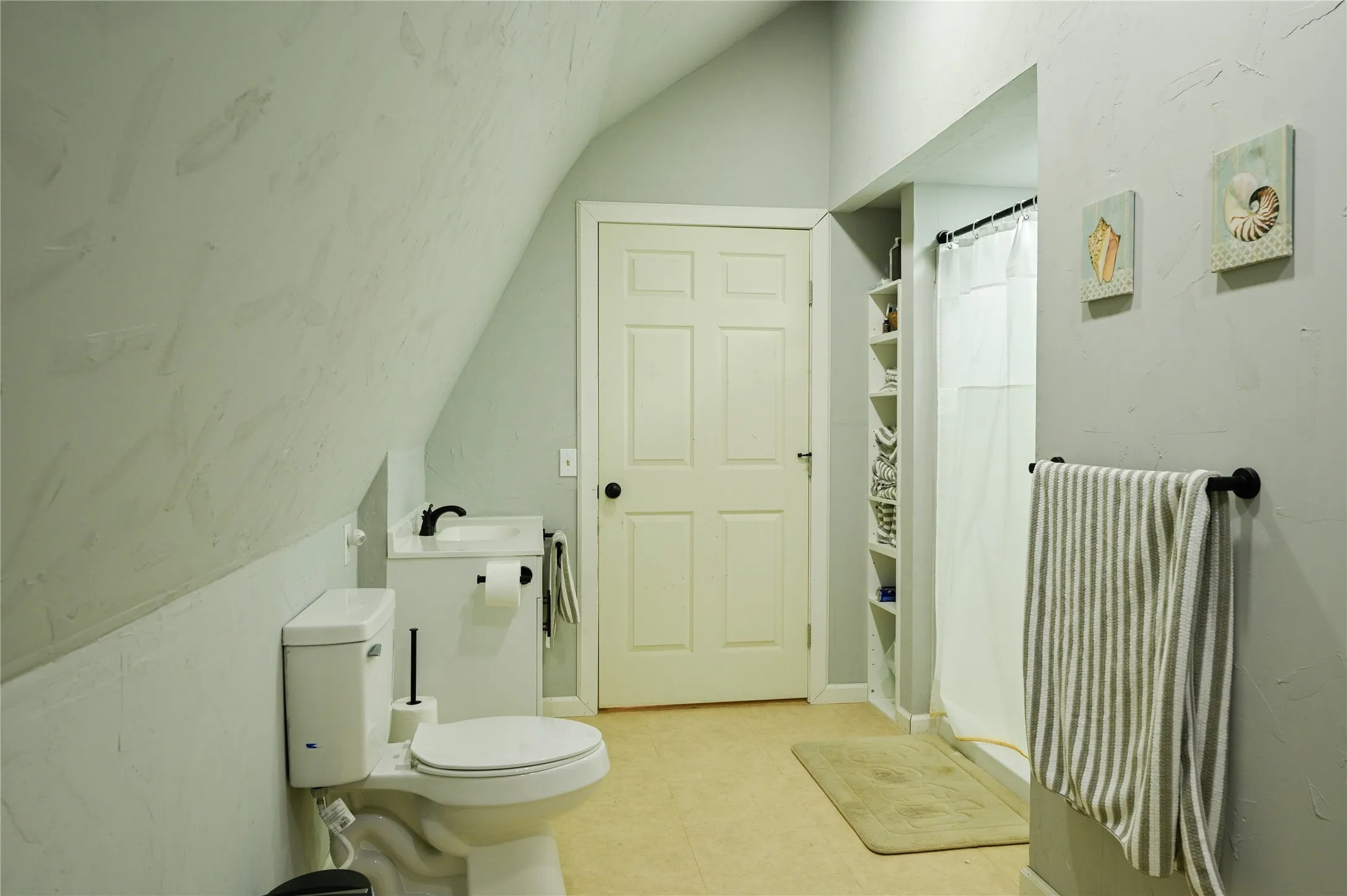 Farm For Sale in Bosque County , 2275 County Road 4185, Meridian, Texas 76665, 1 Bedroom, 1 Bathroom, Garage spaces, 1,200 Sqft, built in 2020, Price $295,000, mls#21340463, Real Estate Agent in Meridian, Homes For Sale in Bosque county, Homes For Sale in Meridian, Realtor in Meridian Texas, Real Estate Brokerage Independent Realty Texas, Luminita Cordes Realtor