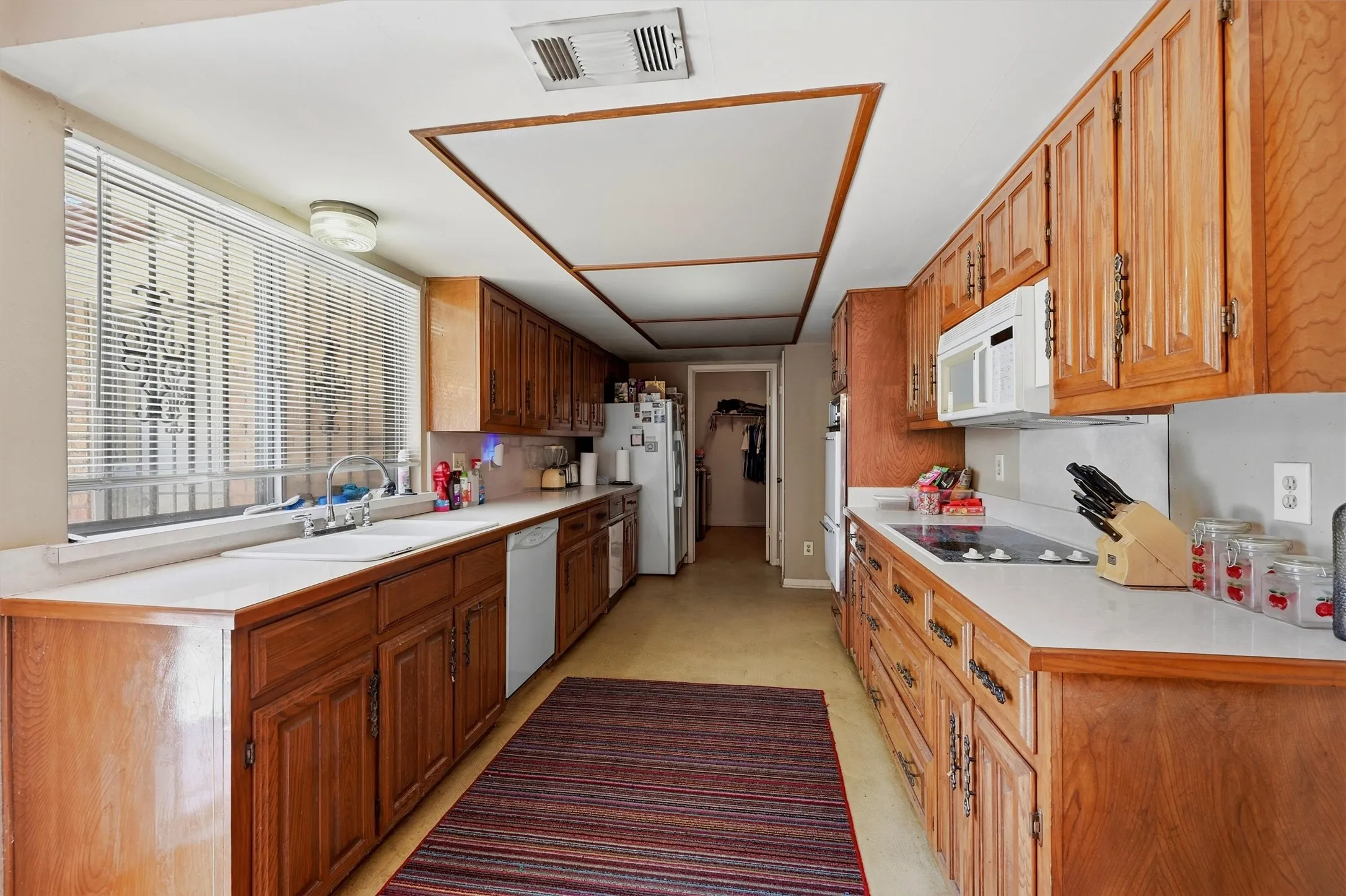 Single Family Residence For Sale in Dallas County , 4115 Greenway Drive, Garland, Texas 75041, 3 Bedrooms, 2 Bathrooms, 2 Garage spaces, 2,030 Sqft, built in 1974, Price $240,000, mls#21340425, Real Estate Agent in Garland, Homes For Sale in Dallas county, Homes For Sale in Garland, Realtor in Garland Texas, Real Estate Brokerage Independent Realty Texas, Luminita Cordes Realtor
