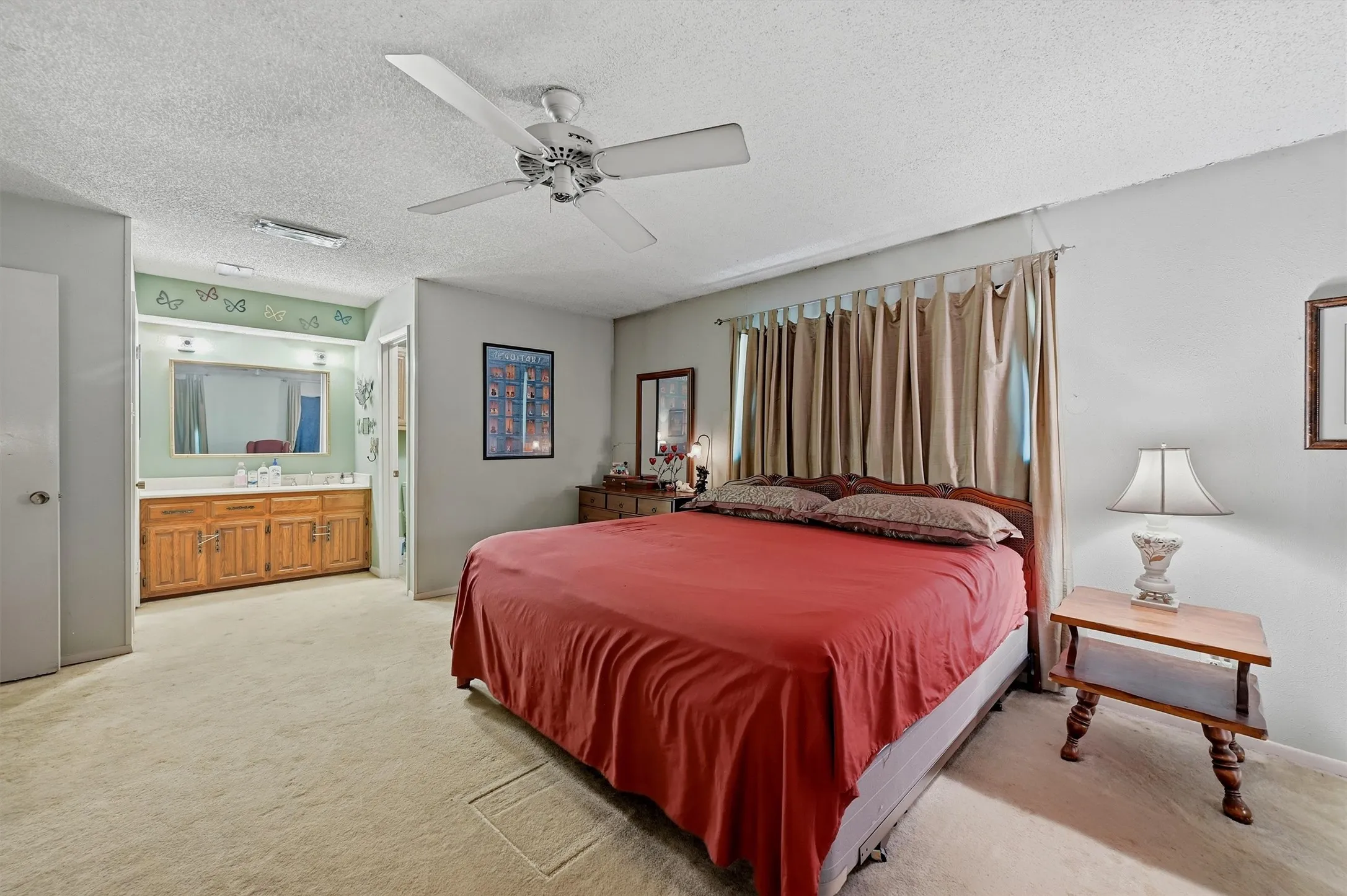 Single Family Residence For Sale in Dallas County , 4115 Greenway Drive, Garland, Texas 75041, 3 Bedrooms, 2 Bathrooms, 2 Garage spaces, 2,030 Sqft, built in 1974, Price $240,000, mls#21340425, Real Estate Agent in Garland, Homes For Sale in Dallas county, Homes For Sale in Garland, Realtor in Garland Texas, Real Estate Brokerage Independent Realty Texas, Luminita Cordes Realtor