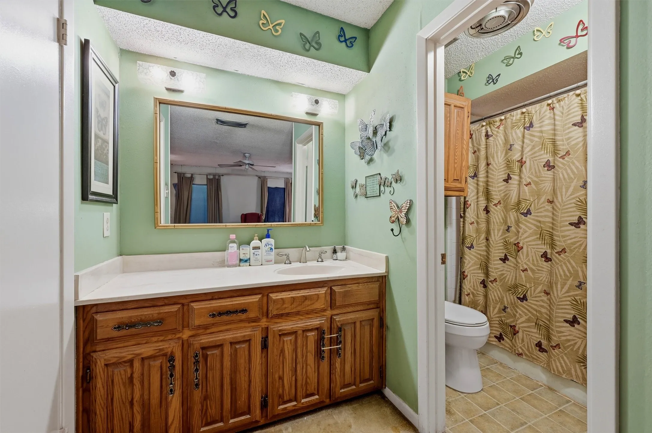 Single Family Residence For Sale in Dallas County , 4115 Greenway Drive, Garland, Texas 75041, 3 Bedrooms, 2 Bathrooms, 2 Garage spaces, 2,030 Sqft, built in 1974, Price $240,000, mls#21340425, Real Estate Agent in Garland, Homes For Sale in Dallas county, Homes For Sale in Garland, Realtor in Garland Texas, Real Estate Brokerage Independent Realty Texas, Luminita Cordes Realtor
