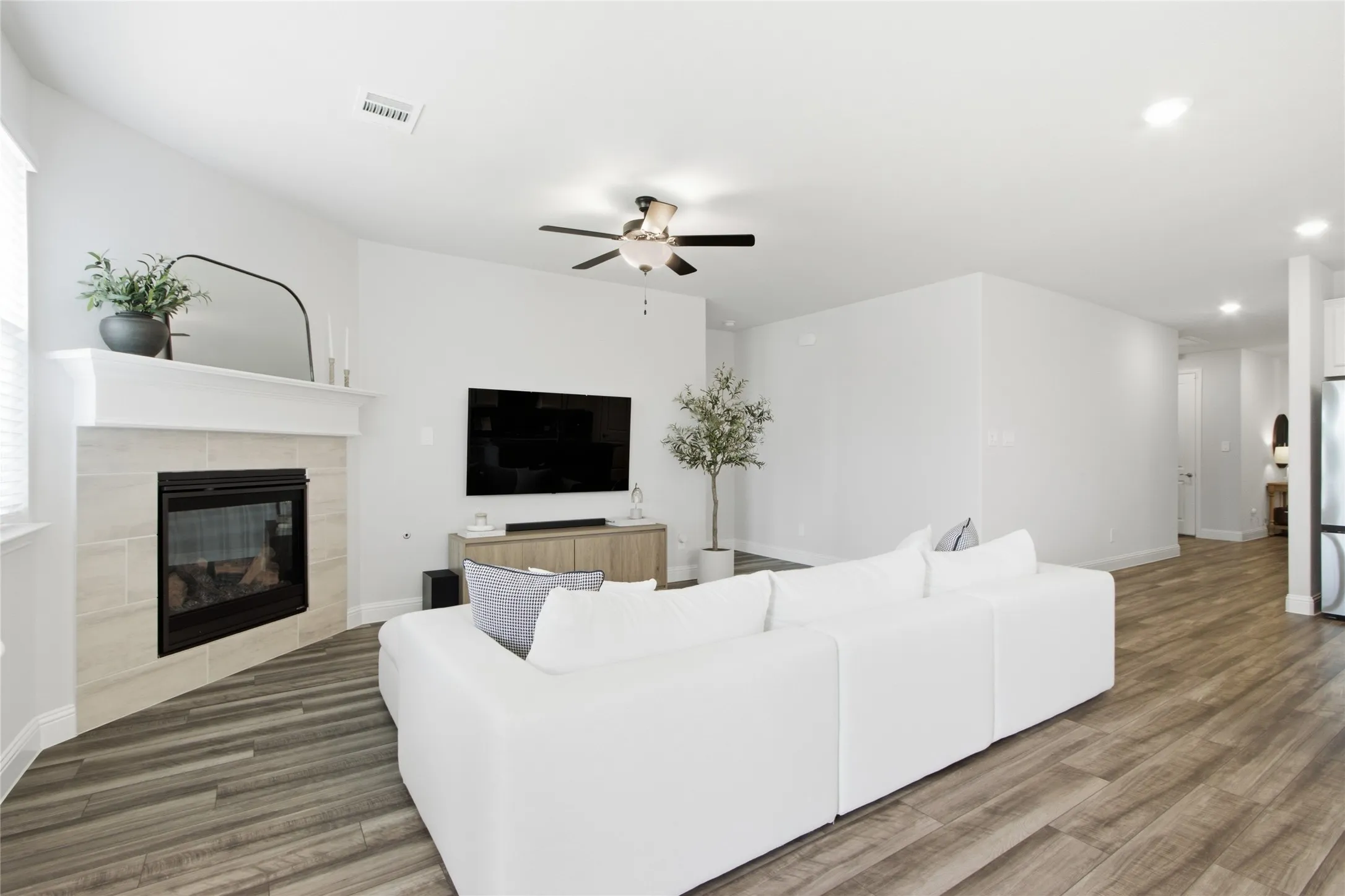 Single Family Residence For Sale in Denton County , 2724 Acadia Drive, Corinth, Texas 76210, 4 Bedroom, 3 Bathroom, 2 Garage spaces, 2,077 Sqft, built in 2023, mls#21340415, Real Estate Agent in Corinth, Homes For Sale in Denton county, Homes For Sale in Corinth, Realtor in Corinth Texas, Real Estate Brokerage Independent Realty Texas, Luminita Cordes Realtor