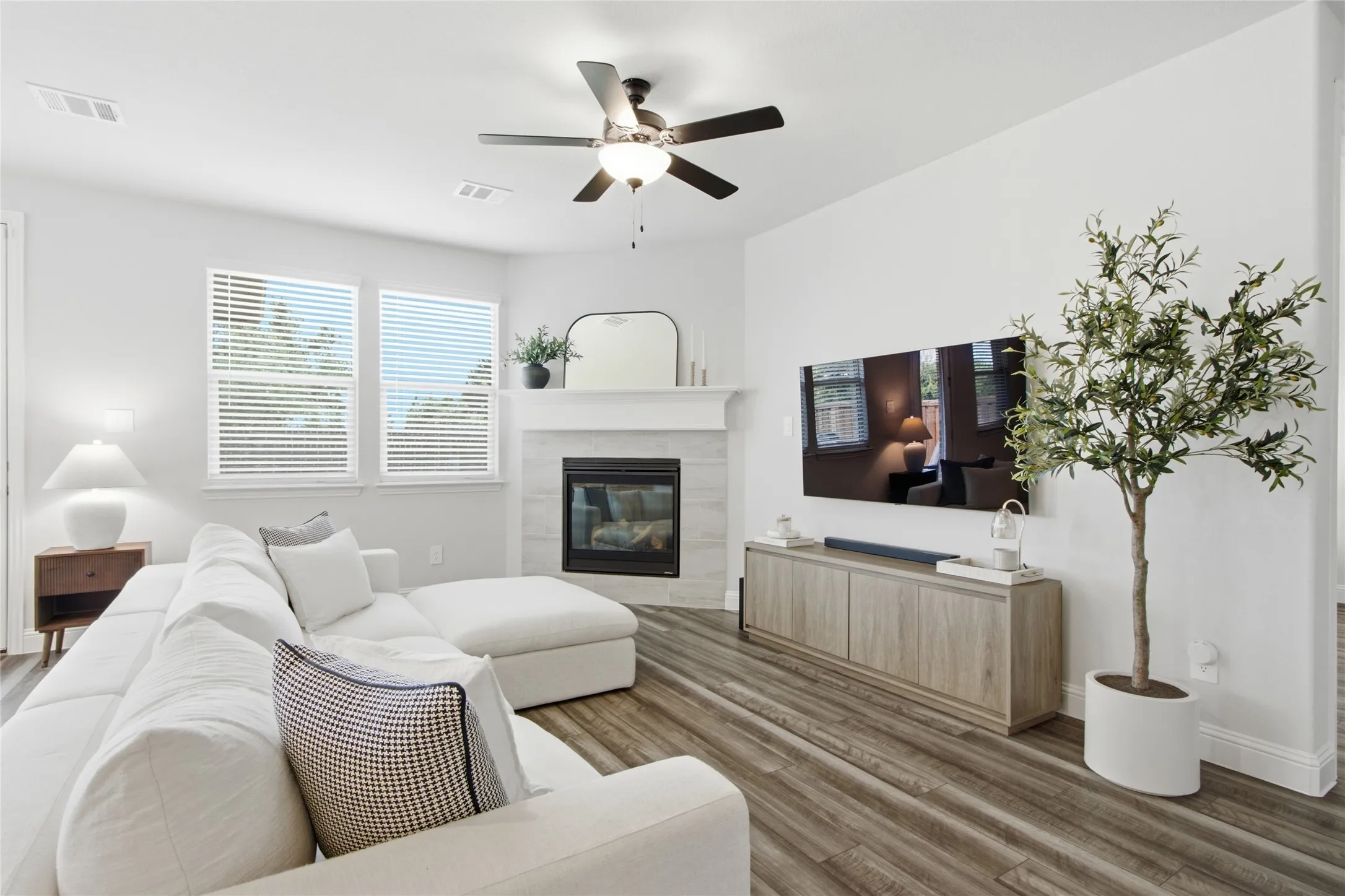 Single Family Residence For Sale in Denton County , 2724 Acadia Drive, Corinth, Texas 76210, 4 Bedroom, 3 Bathroom, 2 Garage spaces, 2,077 Sqft, built in 2023, mls#21340415, Real Estate Agent in Corinth, Homes For Sale in Denton county, Homes For Sale in Corinth, Realtor in Corinth Texas, Real Estate Brokerage Independent Realty Texas, Luminita Cordes Realtor