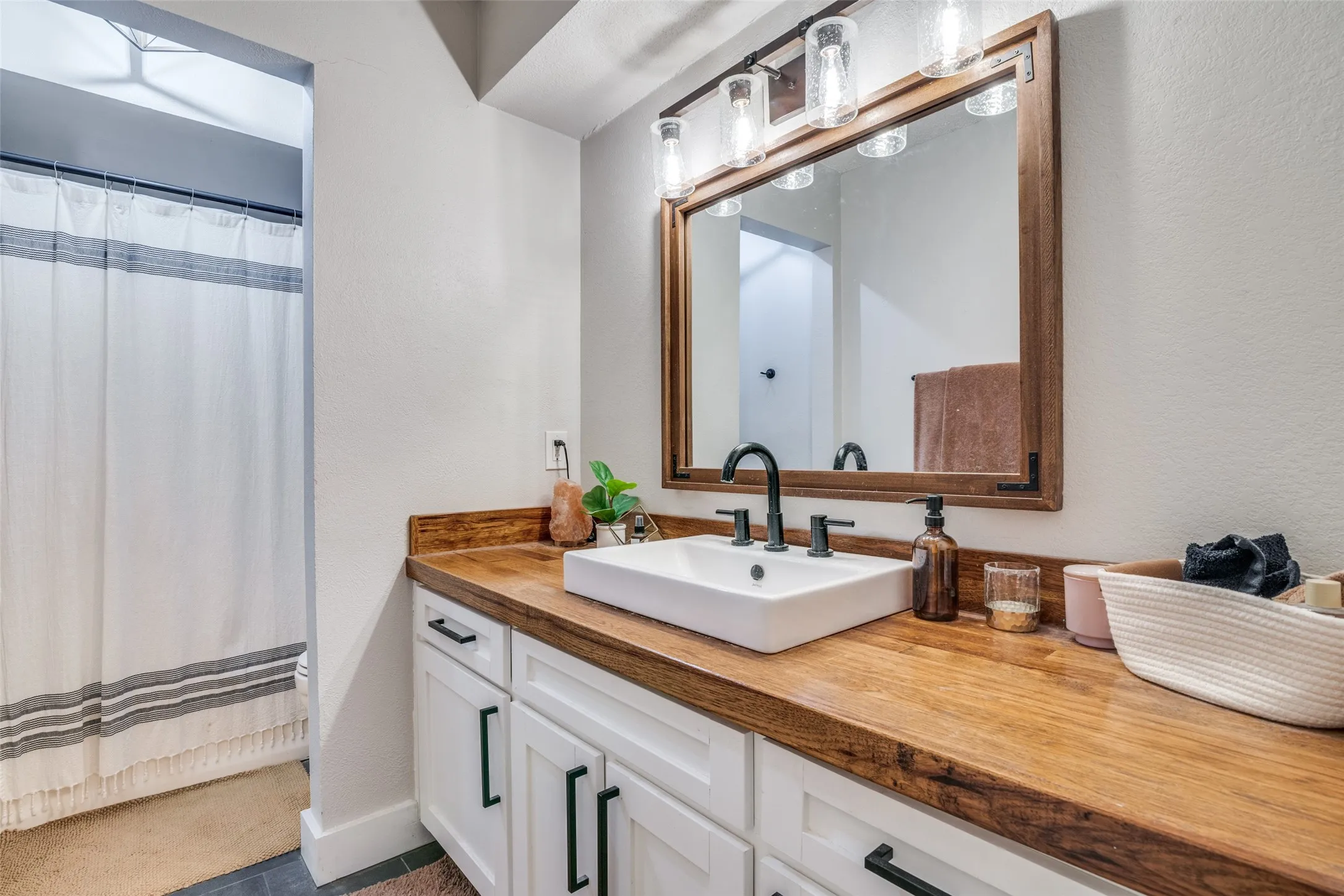 Single Family Residence For Sale in Collin County , 708 Stoneybrook Drive, Wylie, Texas 75098, 3 Bedroom, 2 Bathroom, 2 Garage spaces, 1,700 Sqft, built in 1986, mls#21340465, Real Estate Agent in Wylie, Homes For Sale in Collin county, Homes For Sale in Wylie, Realtor in Wylie Texas, Real Estate Brokerage Independent Realty Texas, Luminita Cordes Realtor