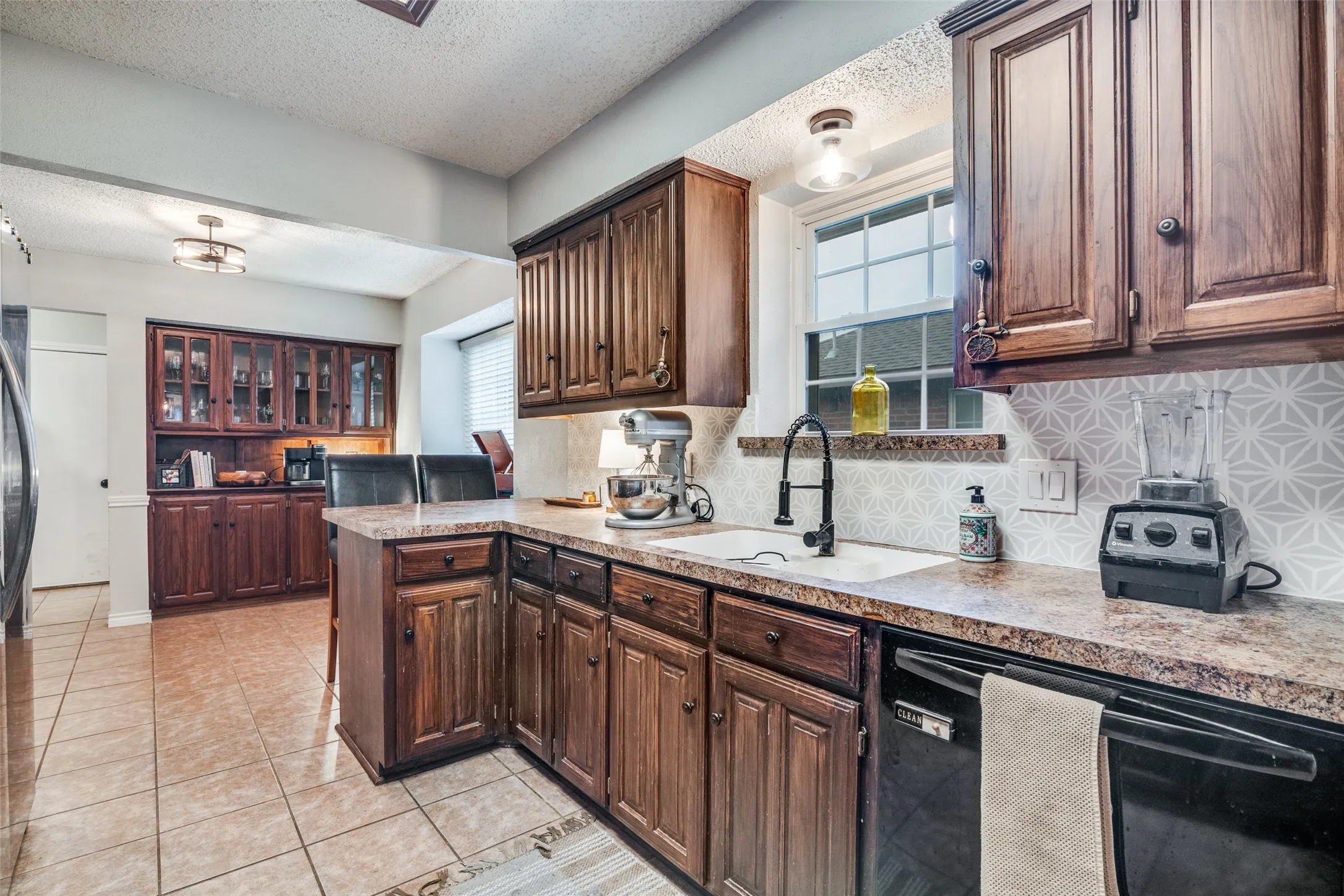 Single Family Residence For Sale in Collin County , 708 Stoneybrook Drive, Wylie, Texas 75098, 3 Bedroom, 2 Bathroom, 2 Garage spaces, 1,700 Sqft, built in 1986, mls#21340465, Real Estate Agent in Wylie, Homes For Sale in Collin county, Homes For Sale in Wylie, Realtor in Wylie Texas, Real Estate Brokerage Independent Realty Texas, Luminita Cordes Realtor